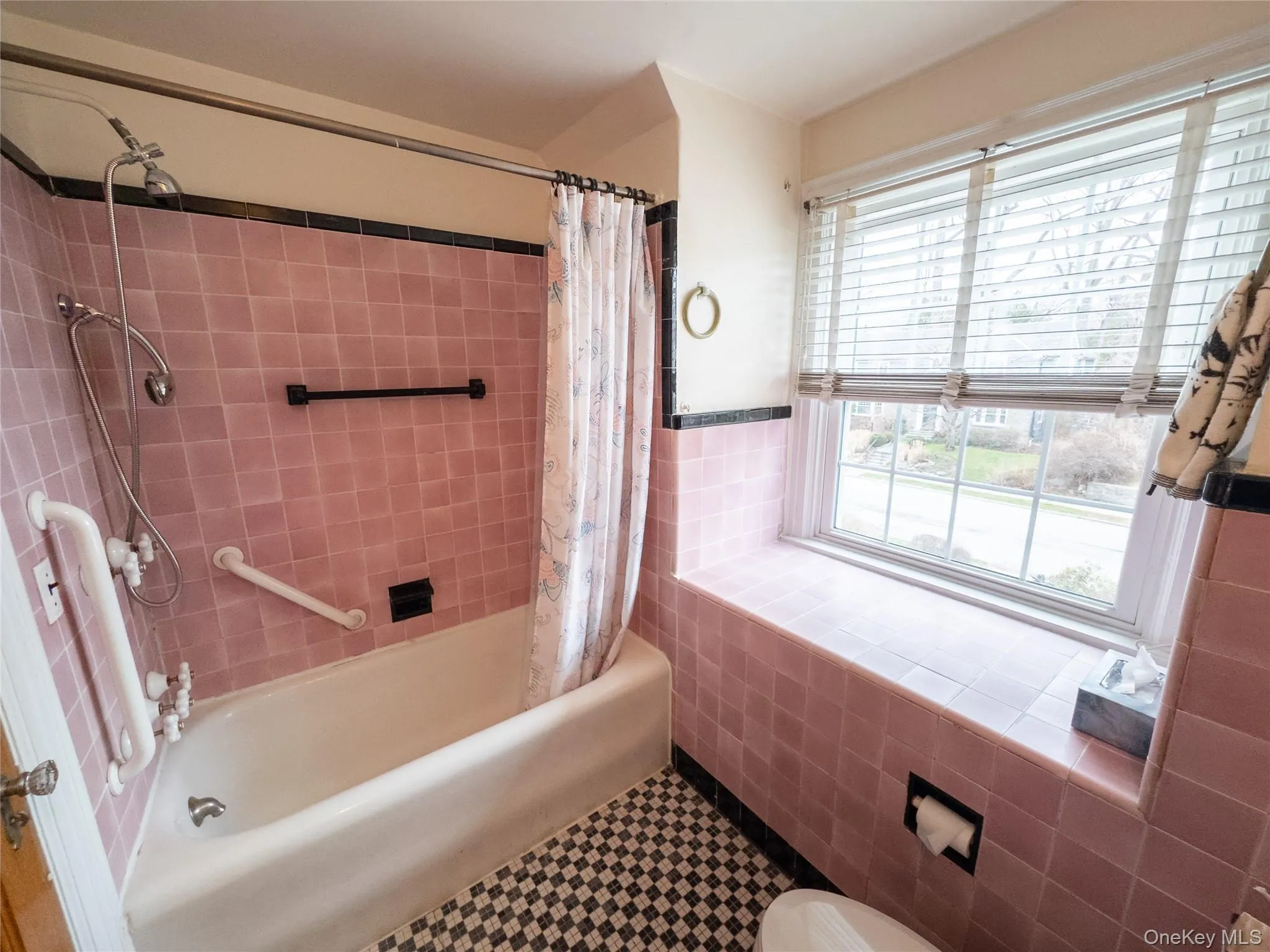 60 Parkway, Mount Vernon, NY, 3 Bedrooms Bedrooms, 6 Rooms Rooms,1 BathroomBathrooms,Residential,For Rent,Parkway,0,977221 60 Parkway, Mount Vernon, NY, 3 Bedrooms Bedrooms, 6 Rooms Rooms,1 BathroomBathrooms,Residential,For Rent,Parkway,0,977221