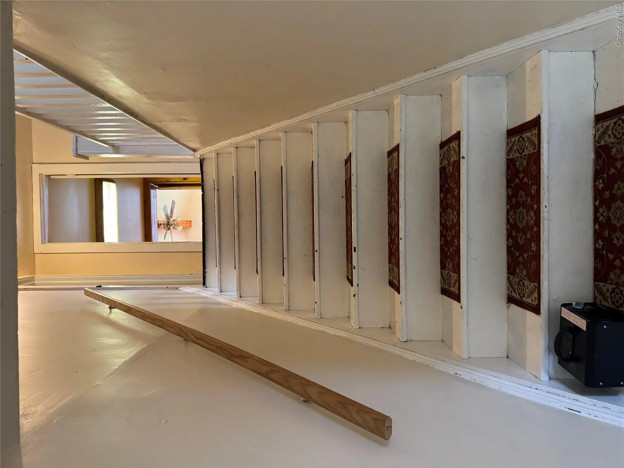 Extra wide staircase to second floor Extra wide staircase to second floor