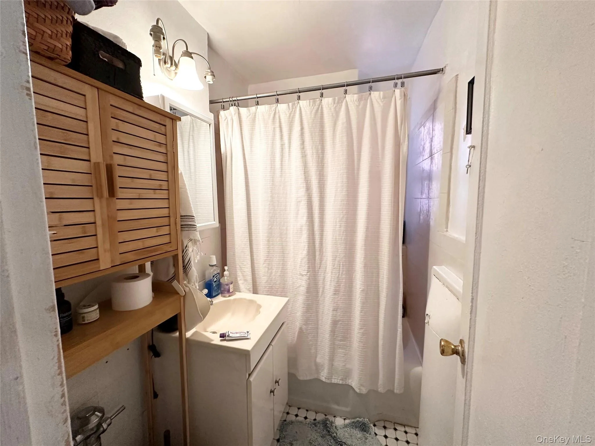3335 81st Street, New York, NY, 1 Bedroom Bedrooms, 4 Rooms Rooms,1 BathroomBathrooms,Residential Sale,For Rent,81st,0,977284 3335 81st Street, New York, NY, 1 Bedroom Bedrooms, 4 Rooms Rooms,1 BathroomBathrooms,Residential Sale,For Rent,81st,0,977284