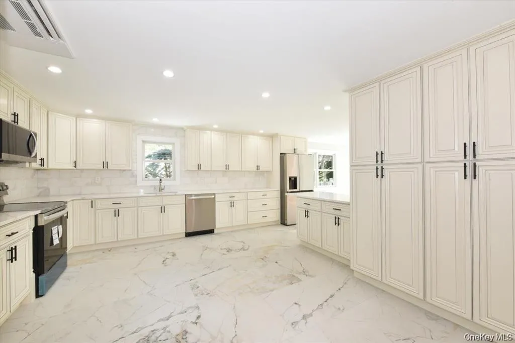 87 Dunlop Road, Huntington, NY, 6 Bedrooms Bedrooms, 13 Rooms Rooms,3 BathroomsBathrooms,Residential Sale,For Rent,Road,0,977310 87 Dunlop Road, Huntington, NY, 6 Bedrooms Bedrooms, 13 Rooms Rooms,3 BathroomsBathrooms,Residential Sale,For Rent,Road,0,977310