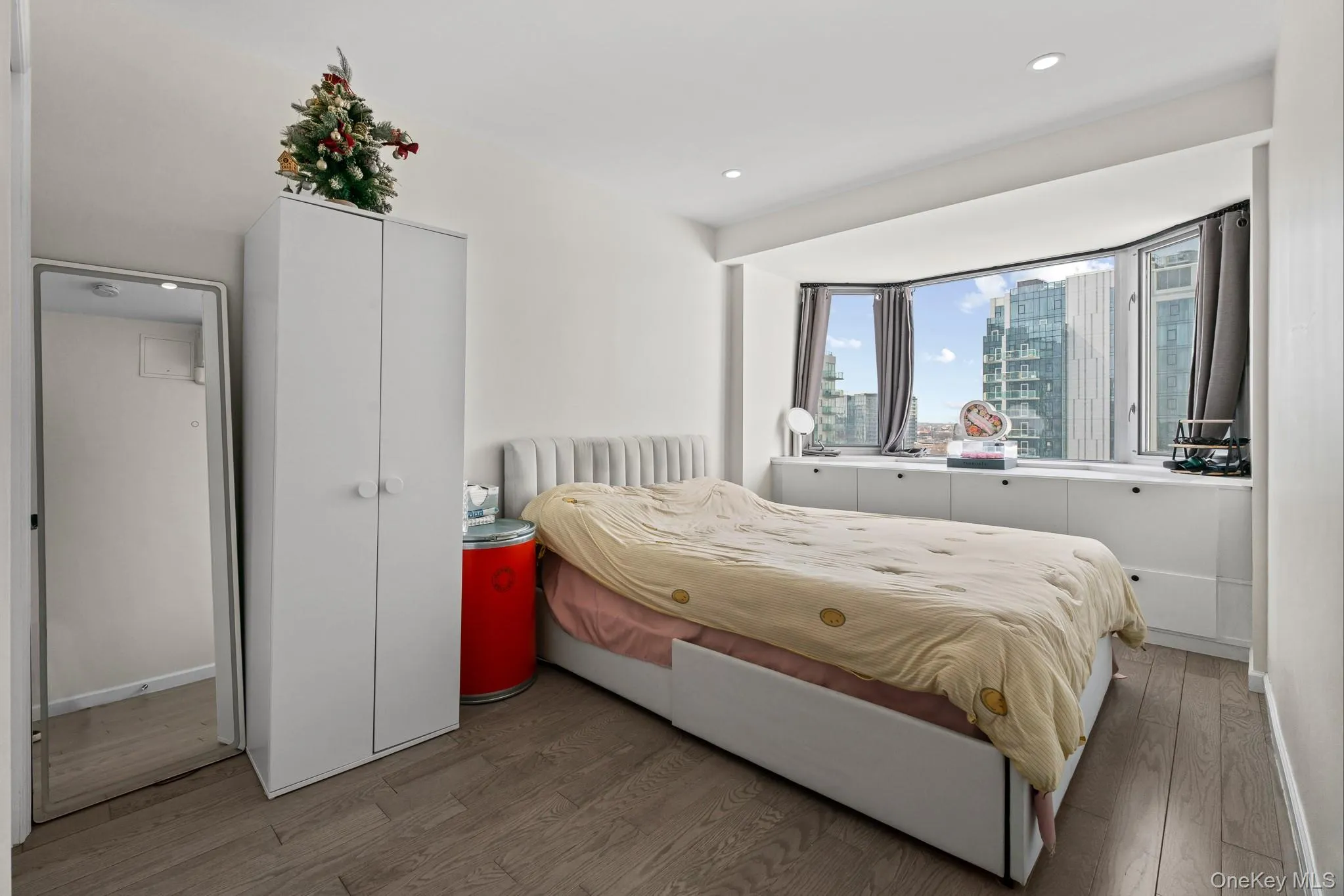 3720 Prince Street, New York, NY, 2 Bedrooms Bedrooms, 6 Rooms Rooms,1 BathroomBathrooms,Residential,For Rent,Prince,0,KEY977315 3720 Prince Street, New York, NY, 2 Bedrooms Bedrooms, 6 Rooms Rooms,1 BathroomBathrooms,Residential,For Rent,Prince,0,KEY977315