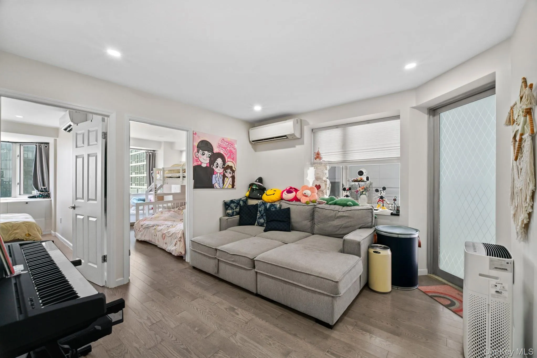 3720 Prince Street, New York, NY, 2 Bedrooms Bedrooms, 6 Rooms Rooms,1 BathroomBathrooms,Residential,For Rent,Prince,0,KEY977315 3720 Prince Street, New York, NY, 2 Bedrooms Bedrooms, 6 Rooms Rooms,1 BathroomBathrooms,Residential,For Rent,Prince,0,KEY977315
