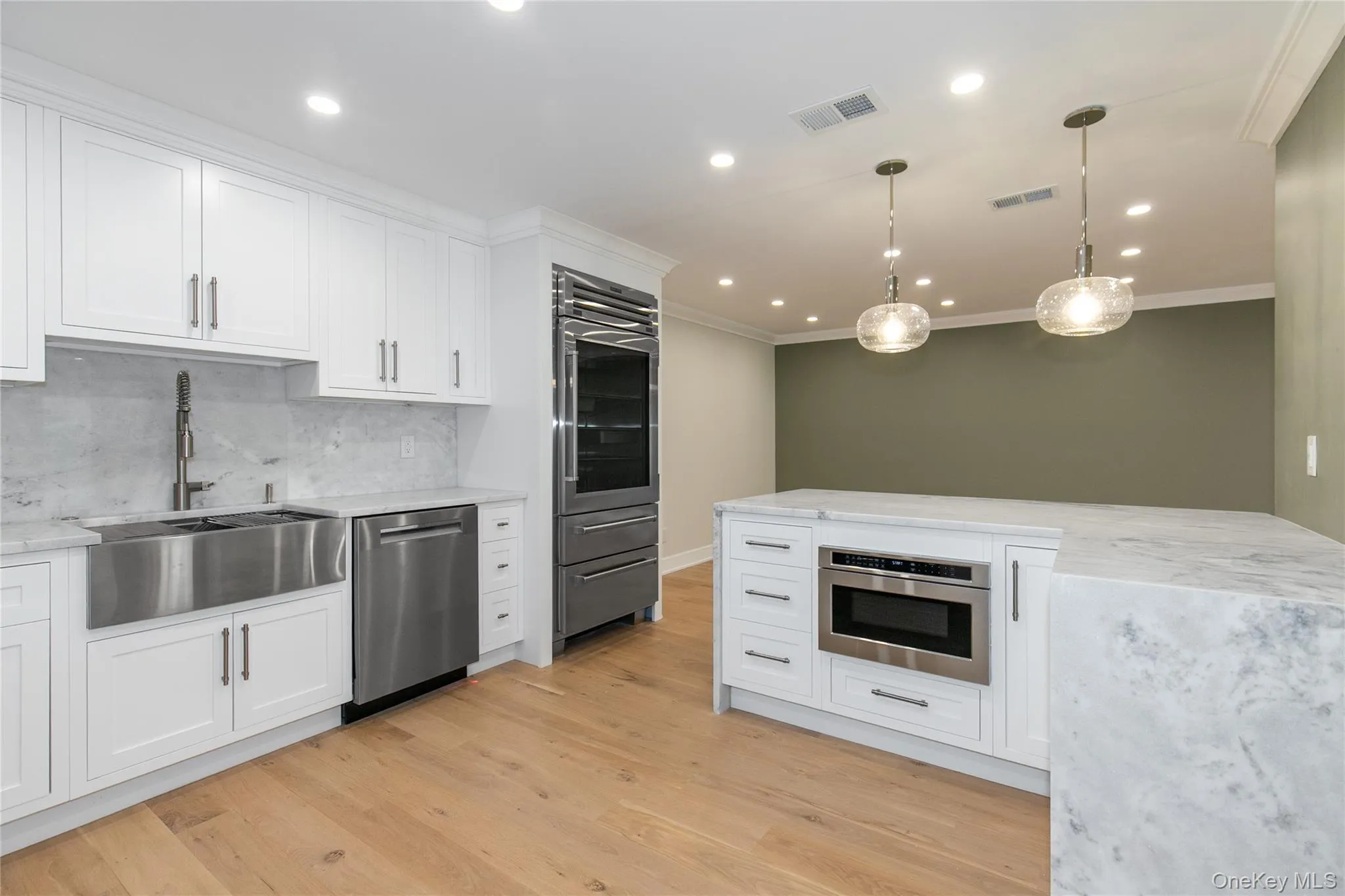 18 Acorn Ponds Drive, North Hempstead, NY, 2 Bedrooms Bedrooms, 5 Rooms Rooms,2 BathroomsBathrooms,Residential Lease,For Rent,Acorn Ponds,0,977324 18 Acorn Ponds Drive, North Hempstead, NY, 2 Bedrooms Bedrooms, 5 Rooms Rooms,2 BathroomsBathrooms,Residential Lease,For Rent,Acorn Ponds,0,977324