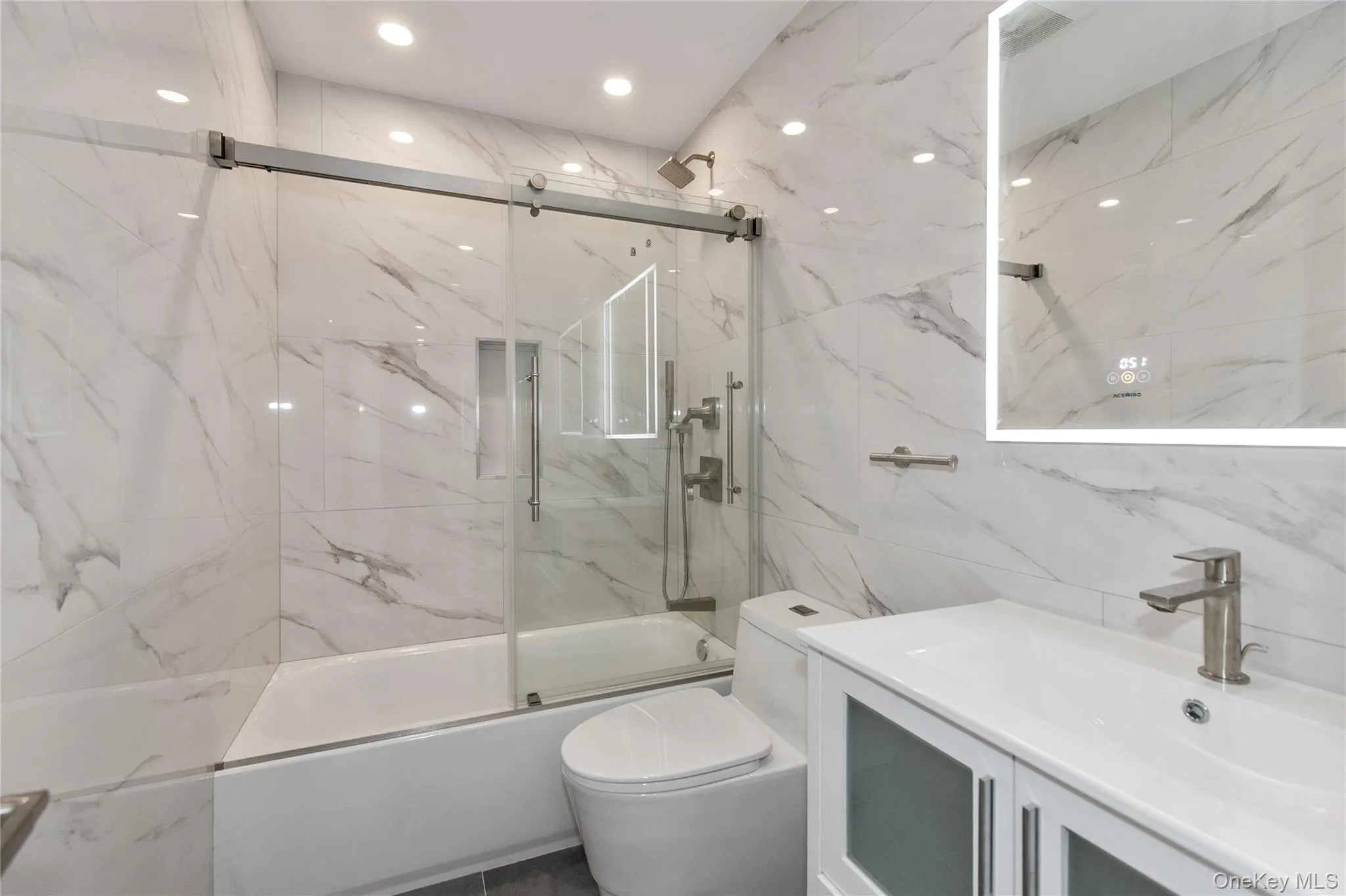 18 Acorn Ponds Drive, North Hempstead, NY, 2 Bedrooms Bedrooms, 5 Rooms Rooms,2 BathroomsBathrooms,Residential Lease,For Rent,Acorn Ponds,0,977324 18 Acorn Ponds Drive, North Hempstead, NY, 2 Bedrooms Bedrooms, 5 Rooms Rooms,2 BathroomsBathrooms,Residential Lease,For Rent,Acorn Ponds,0,977324