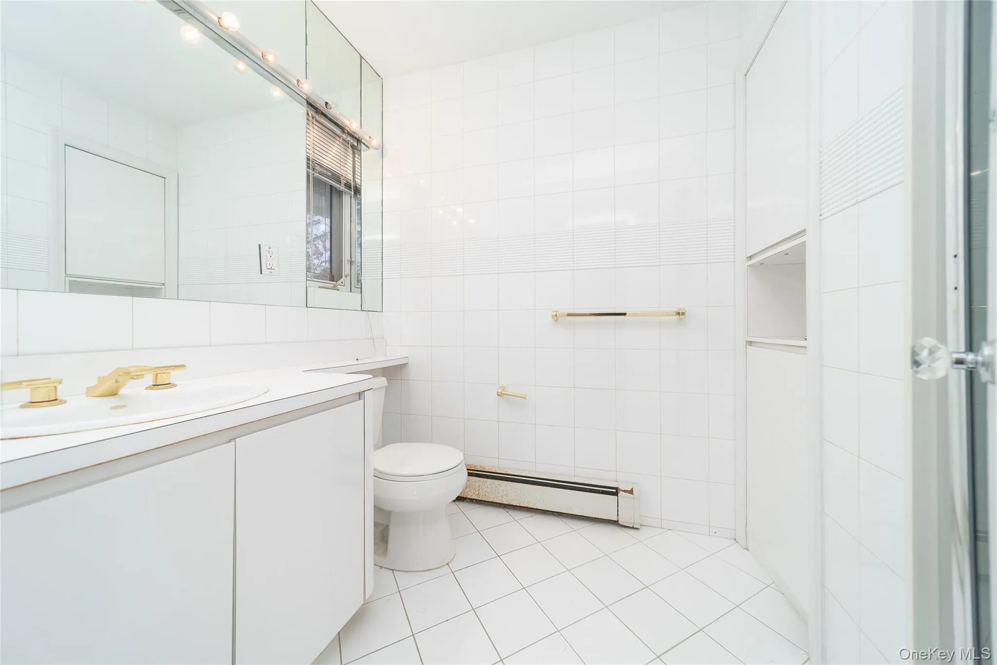 143 Round Hill Road, North Hempstead, NY, 5 Bedrooms Bedrooms, 8 Rooms Rooms,4 BathroomsBathrooms,Residential Lease,For Rent,Round Hill,0,977341 143 Round Hill Road, North Hempstead, NY, 5 Bedrooms Bedrooms, 8 Rooms Rooms,4 BathroomsBathrooms,Residential Lease,For Rent,Round Hill,0,977341