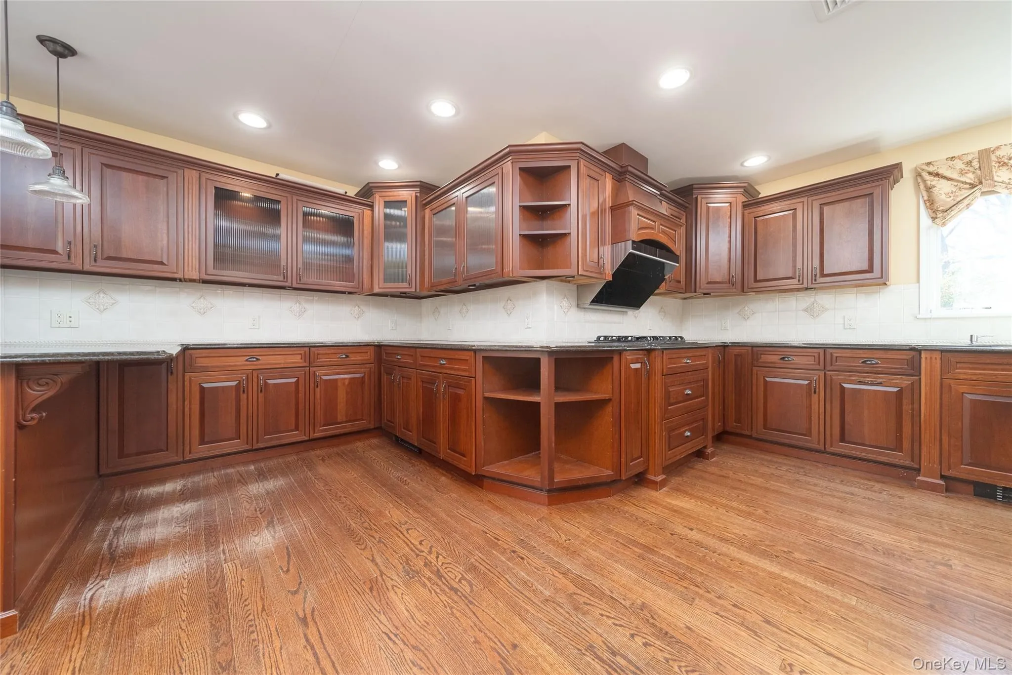 143 Round Hill Road, North Hempstead, NY, 5 Bedrooms Bedrooms, 8 Rooms Rooms,4 BathroomsBathrooms,Residential Lease,For Rent,Round Hill,0,977341 143 Round Hill Road, North Hempstead, NY, 5 Bedrooms Bedrooms, 8 Rooms Rooms,4 BathroomsBathrooms,Residential Lease,For Rent,Round Hill,0,977341