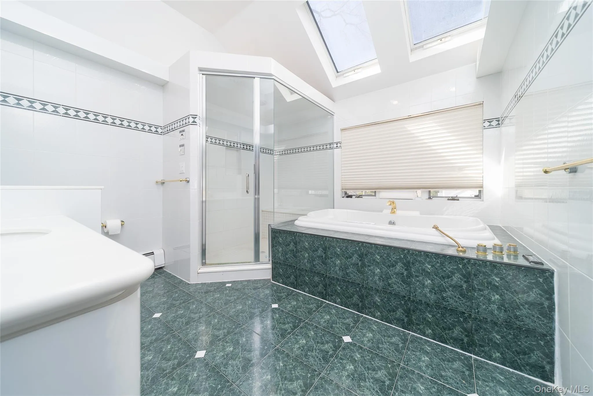 143 Round Hill Road, North Hempstead, NY, 5 Bedrooms Bedrooms, 8 Rooms Rooms,4 BathroomsBathrooms,Residential Lease,For Rent,Round Hill,0,977341 143 Round Hill Road, North Hempstead, NY, 5 Bedrooms Bedrooms, 8 Rooms Rooms,4 BathroomsBathrooms,Residential Lease,For Rent,Round Hill,0,977341