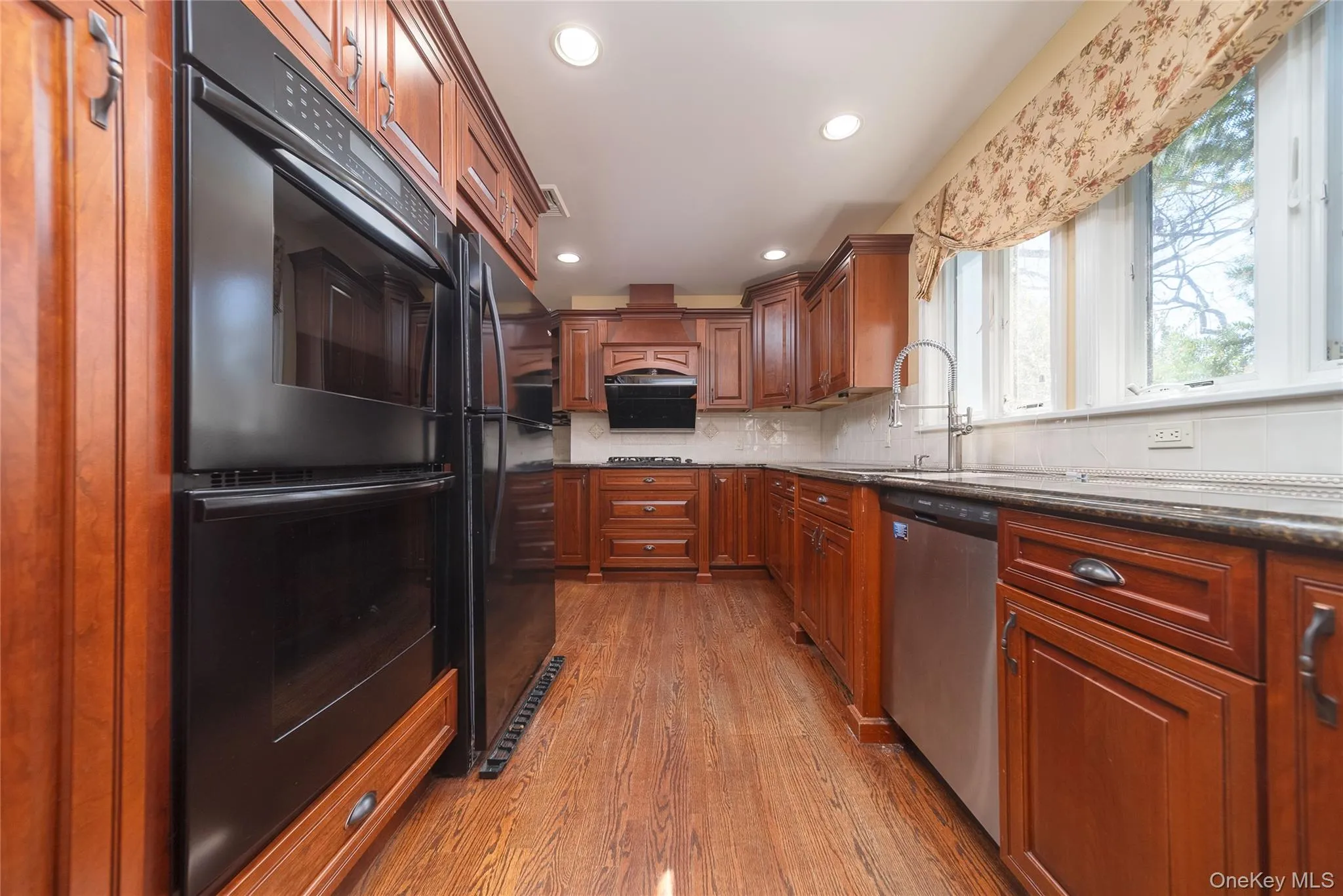 143 Round Hill Road, North Hempstead, NY, 5 Bedrooms Bedrooms, 8 Rooms Rooms,4 BathroomsBathrooms,Residential Lease,For Rent,Round Hill,0,977341 143 Round Hill Road, North Hempstead, NY, 5 Bedrooms Bedrooms, 8 Rooms Rooms,4 BathroomsBathrooms,Residential Lease,For Rent,Round Hill,0,977341