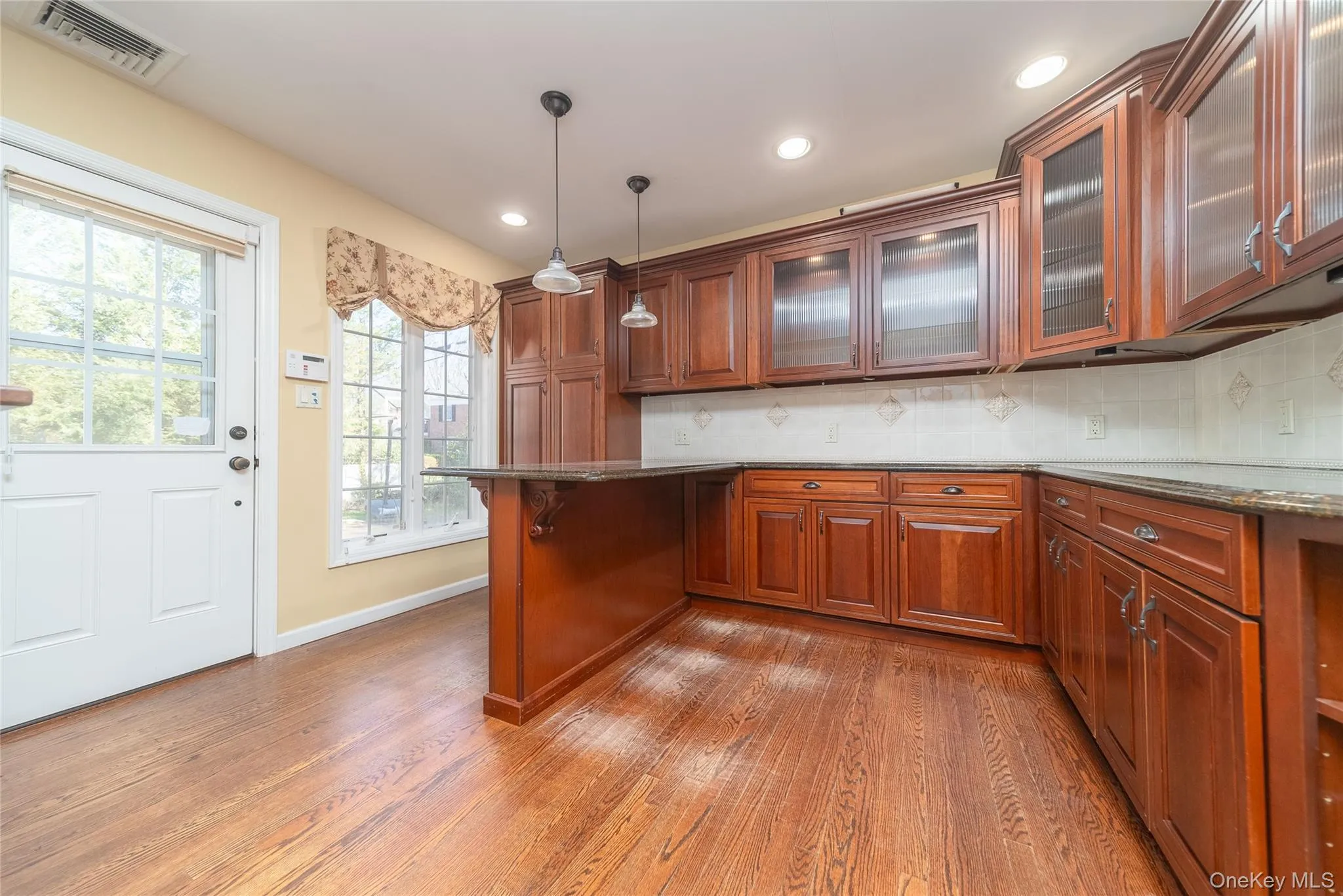 143 Round Hill Road, North Hempstead, NY, 5 Bedrooms Bedrooms, 8 Rooms Rooms,4 BathroomsBathrooms,Residential Lease,For Rent,Round Hill,0,977341 143 Round Hill Road, North Hempstead, NY, 5 Bedrooms Bedrooms, 8 Rooms Rooms,4 BathroomsBathrooms,Residential Lease,For Rent,Round Hill,0,977341