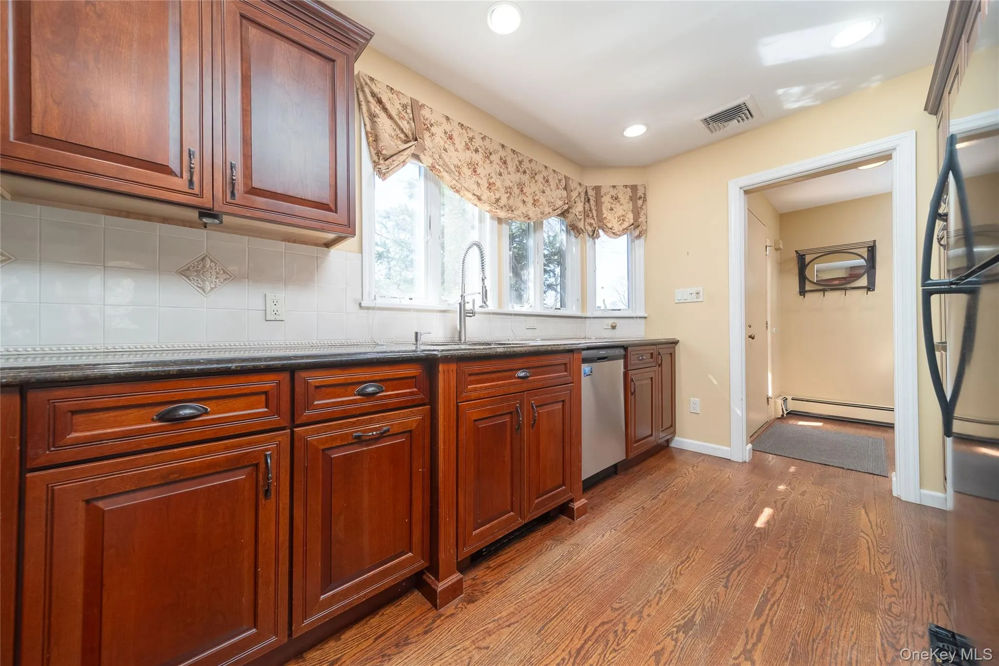 143 Round Hill Road, North Hempstead, NY, 5 Bedrooms Bedrooms, 8 Rooms Rooms,4 BathroomsBathrooms,Residential Lease,For Rent,Round Hill,0,977341 143 Round Hill Road, North Hempstead, NY, 5 Bedrooms Bedrooms, 8 Rooms Rooms,4 BathroomsBathrooms,Residential Lease,For Rent,Round Hill,0,977341