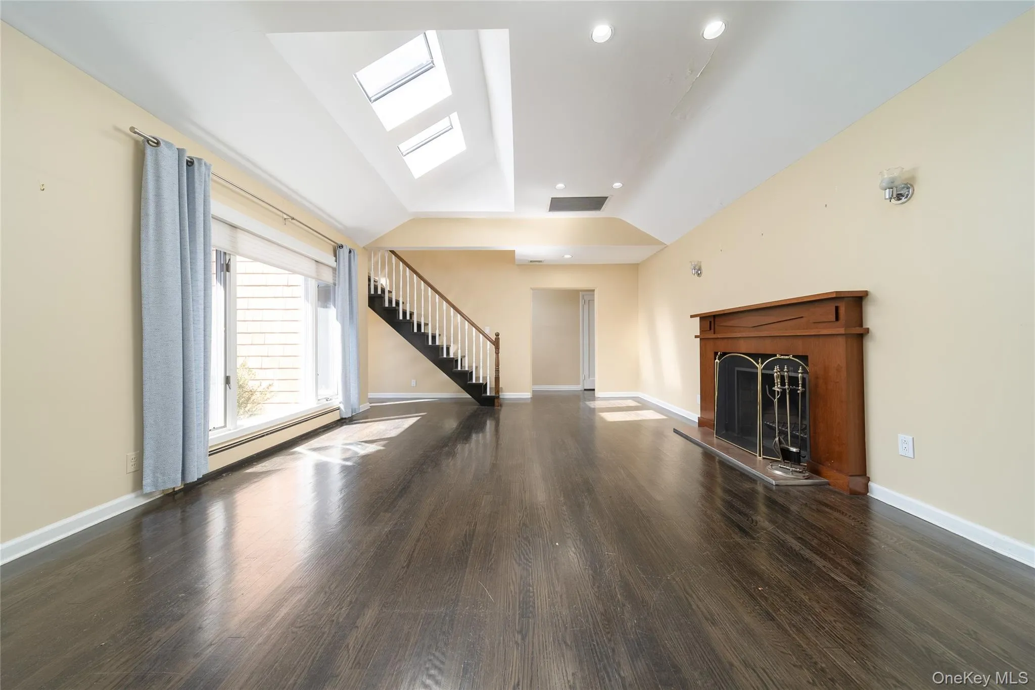 143 Round Hill Road, North Hempstead, NY, 5 Bedrooms Bedrooms, 8 Rooms Rooms,4 BathroomsBathrooms,Residential Lease,For Rent,Round Hill,0,977341 143 Round Hill Road, North Hempstead, NY, 5 Bedrooms Bedrooms, 8 Rooms Rooms,4 BathroomsBathrooms,Residential Lease,For Rent,Round Hill,0,977341