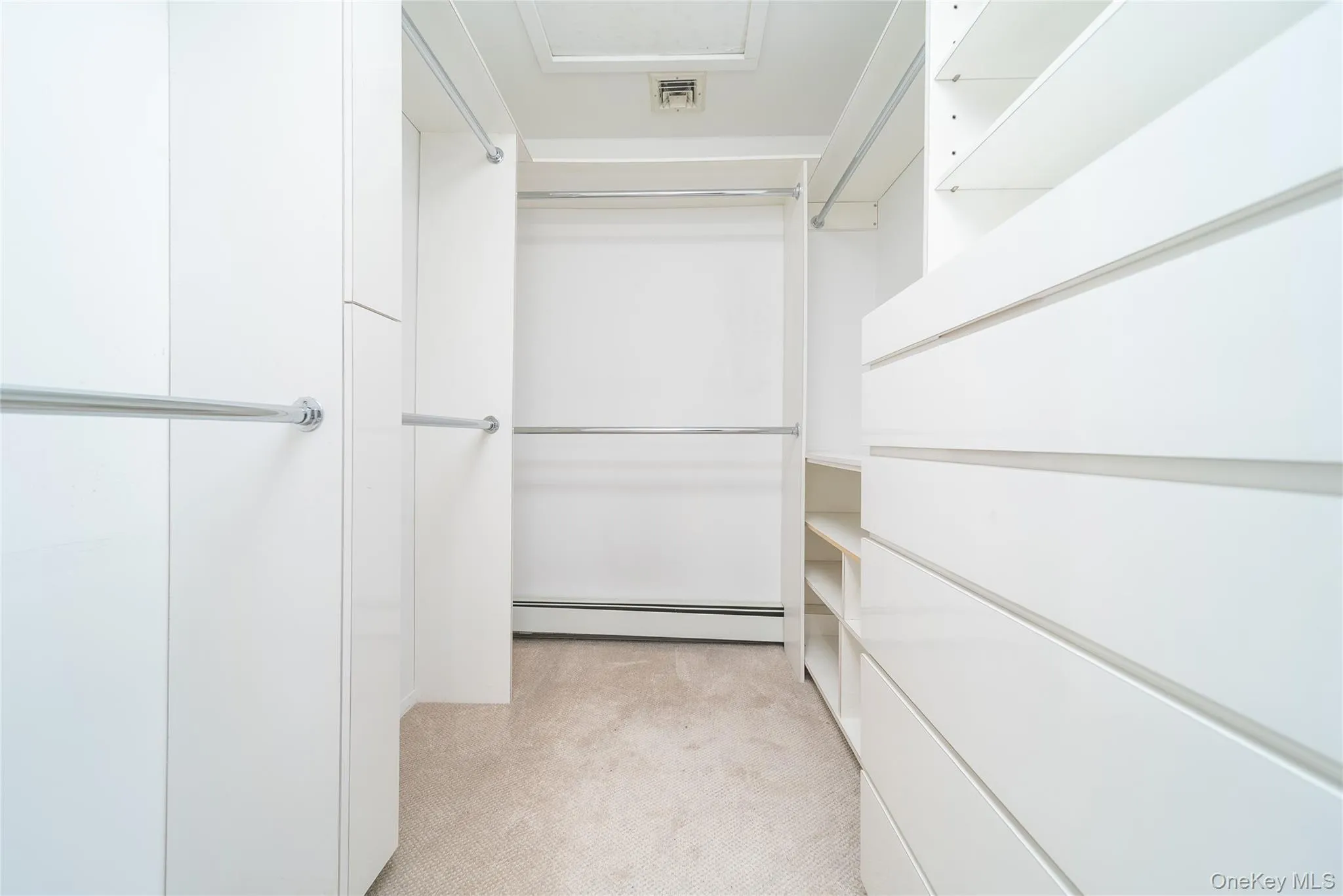 143 Round Hill Road, North Hempstead, NY, 5 Bedrooms Bedrooms, 8 Rooms Rooms,4 BathroomsBathrooms,Residential Lease,For Rent,Round Hill,0,977341 143 Round Hill Road, North Hempstead, NY, 5 Bedrooms Bedrooms, 8 Rooms Rooms,4 BathroomsBathrooms,Residential Lease,For Rent,Round Hill,0,977341