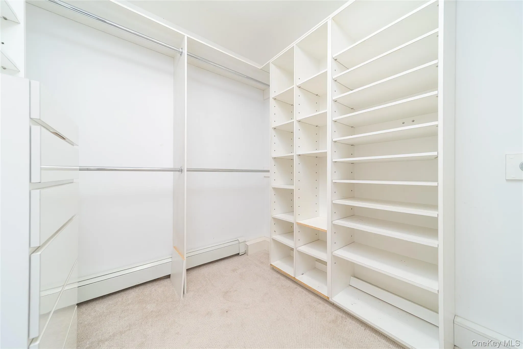 143 Round Hill Road, North Hempstead, NY, 5 Bedrooms Bedrooms, 8 Rooms Rooms,4 BathroomsBathrooms,Residential Lease,For Rent,Round Hill,0,977341 143 Round Hill Road, North Hempstead, NY, 5 Bedrooms Bedrooms, 8 Rooms Rooms,4 BathroomsBathrooms,Residential Lease,For Rent,Round Hill,0,977341