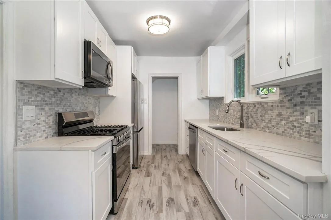 79 Edgewood Avenue, Mamaroneck, NY, 4 Bedrooms Bedrooms, 8 Rooms Rooms,3 BathroomsBathrooms,Residential Lease,For Rent,Edgewood,0,977350 79 Edgewood Avenue, Mamaroneck, NY, 4 Bedrooms Bedrooms, 8 Rooms Rooms,3 BathroomsBathrooms,Residential Lease,For Rent,Edgewood,0,977350