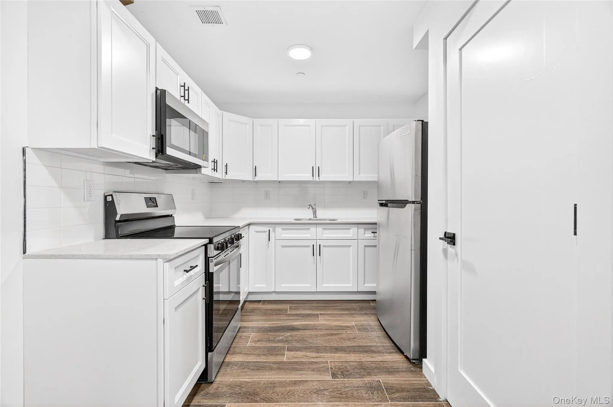 1591 Jesup Avenue, New York, NY, 1 Bedroom Bedrooms, 3 Rooms Rooms,1 BathroomBathrooms,Residential Lease,For Rent,Jesup,0,977362 1591 Jesup Avenue, New York, NY, 1 Bedroom Bedrooms, 3 Rooms Rooms,1 BathroomBathrooms,Residential Lease,For Rent,Jesup,0,977362