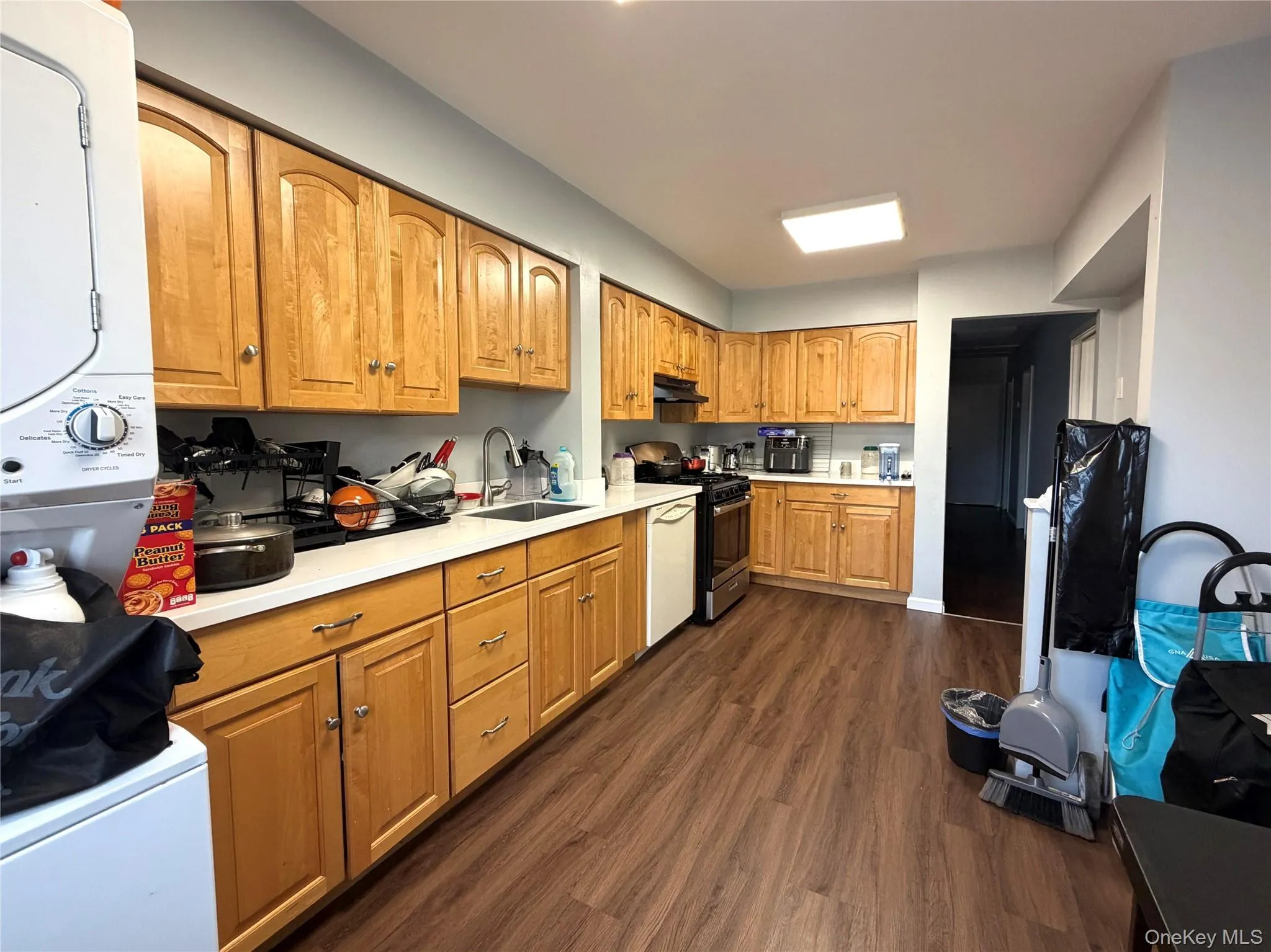 27-30 Francis Lewis Boulevard, New York, NY, 4 Bedrooms Bedrooms, 6 Rooms Rooms,1 BathroomBathrooms,Residential Lease,For Rent,Francis Lewis,0,977370 27-30 Francis Lewis Boulevard, New York, NY, 4 Bedrooms Bedrooms, 6 Rooms Rooms,1 BathroomBathrooms,Residential Lease,For Rent,Francis Lewis,0,977370