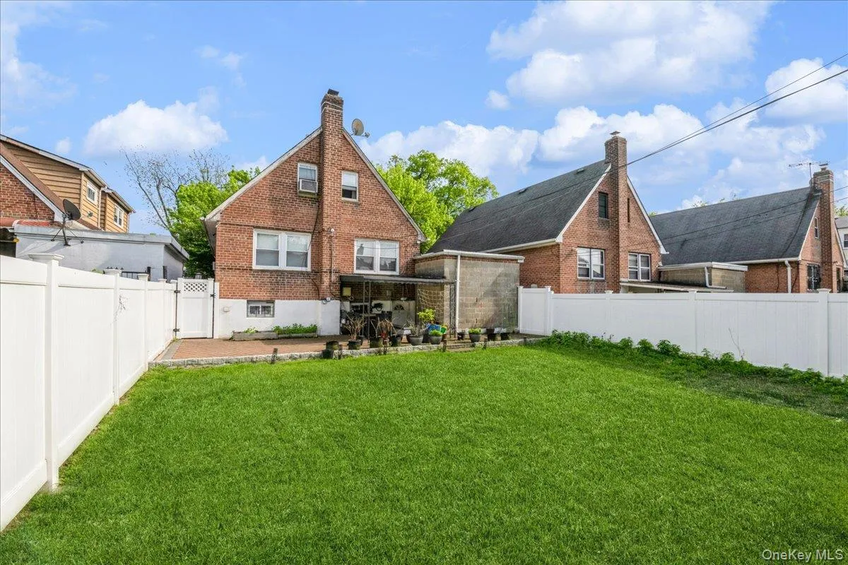 20047 39th Avenue, New York, NY, 4 Bedrooms Bedrooms, 7 Rooms Rooms,2 BathroomsBathrooms,Residential,For Rent,39th,0,977385 20047 39th Avenue, New York, NY, 4 Bedrooms Bedrooms, 7 Rooms Rooms,2 BathroomsBathrooms,Residential,For Rent,39th,0,977385