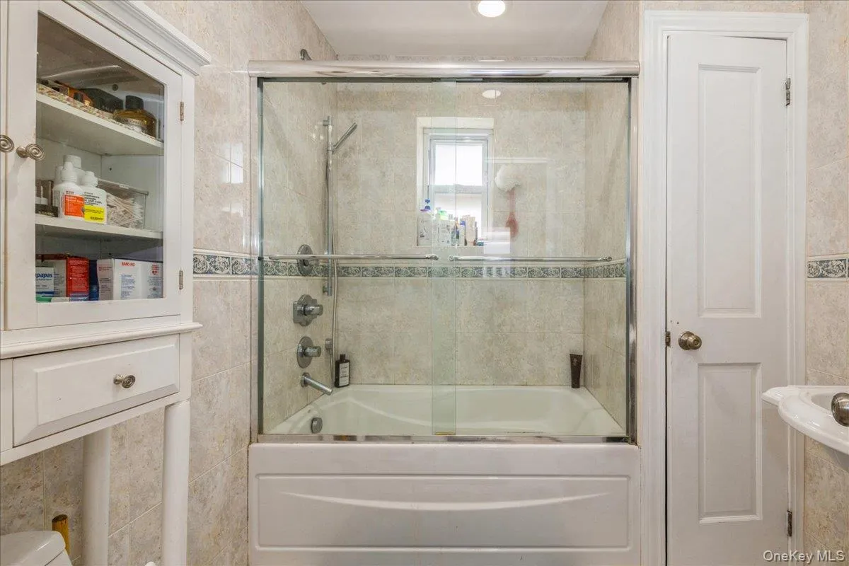 20047 39th Avenue, New York, NY, 4 Bedrooms Bedrooms, 7 Rooms Rooms,2 BathroomsBathrooms,Residential,For Rent,39th,0,977385 20047 39th Avenue, New York, NY, 4 Bedrooms Bedrooms, 7 Rooms Rooms,2 BathroomsBathrooms,Residential,For Rent,39th,0,977385