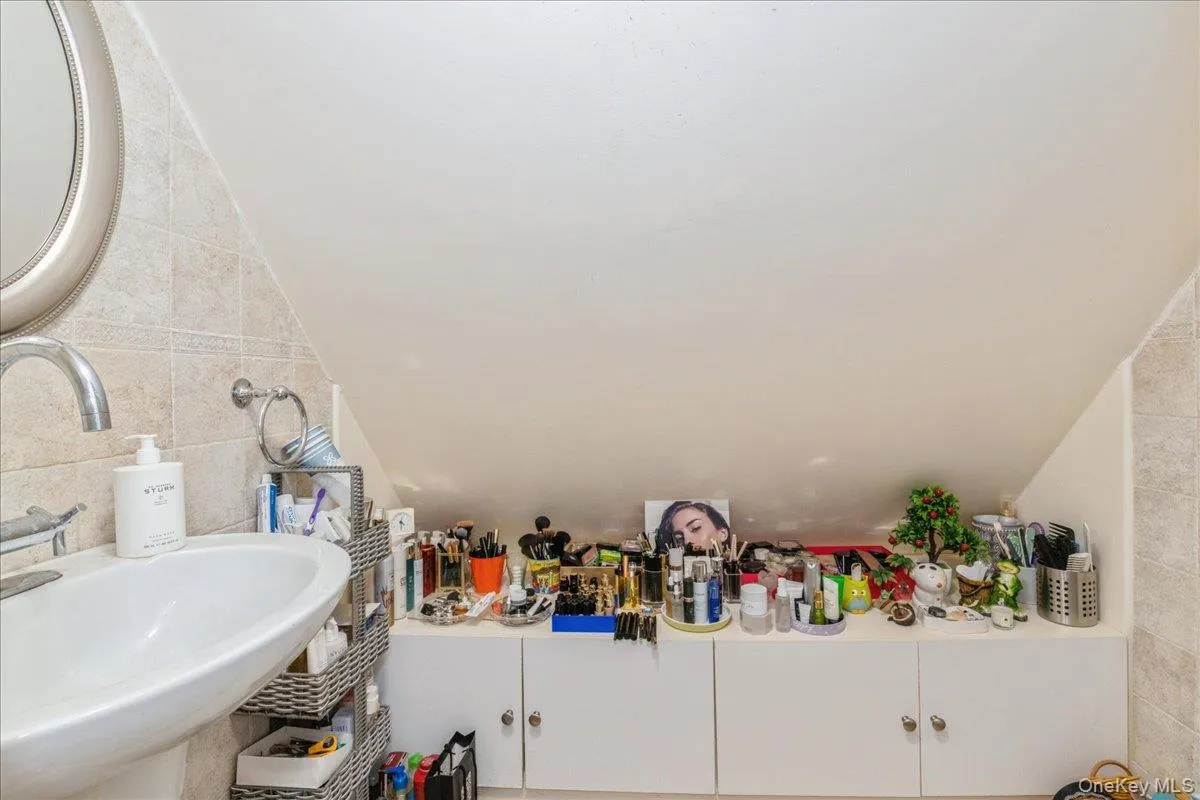 20047 39th Avenue, New York, NY, 4 Bedrooms Bedrooms, 7 Rooms Rooms,2 BathroomsBathrooms,Residential,For Rent,39th,0,977385 20047 39th Avenue, New York, NY, 4 Bedrooms Bedrooms, 7 Rooms Rooms,2 BathroomsBathrooms,Residential,For Rent,39th,0,977385