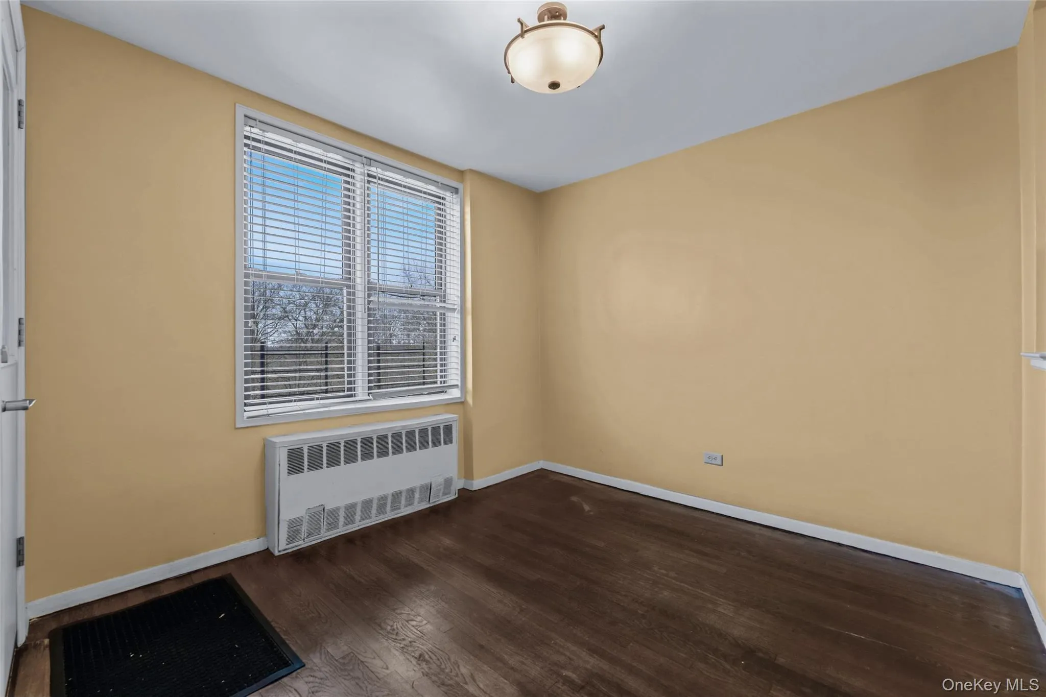 Dining area,l mhardwood floors Dining area,l mhardwood floors