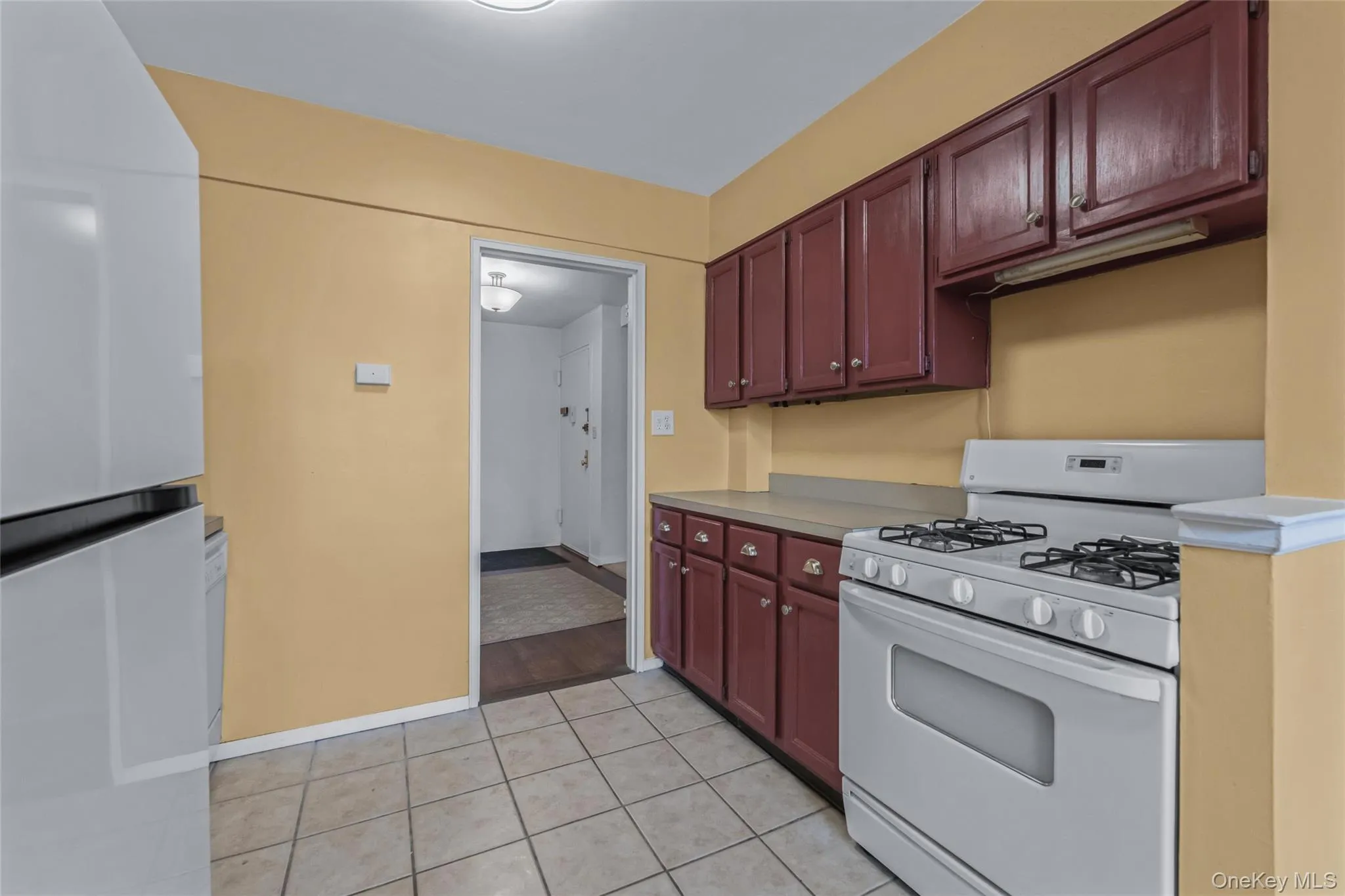 Kitchen, Natural Gas Stove, tile floor Kitchen, Natural Gas Stove, tile floor