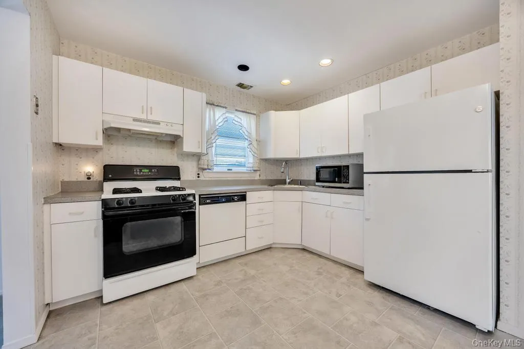 1840 Maurice Avenue, Hempstead, NY, 5 Bedrooms Bedrooms, 10 Rooms Rooms,2 BathroomsBathrooms,Residential,For Rent,Maurice,0,977434 1840 Maurice Avenue, Hempstead, NY, 5 Bedrooms Bedrooms, 10 Rooms Rooms,2 BathroomsBathrooms,Residential,For Rent,Maurice,0,977434