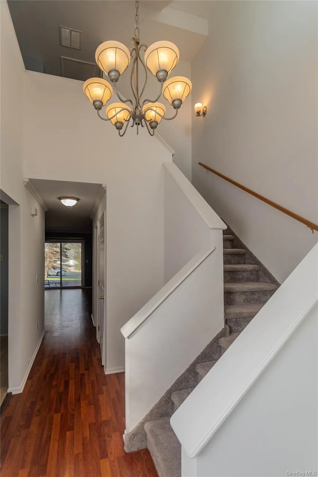 Entry way with cathedral ceiling Entry way with cathedral ceiling