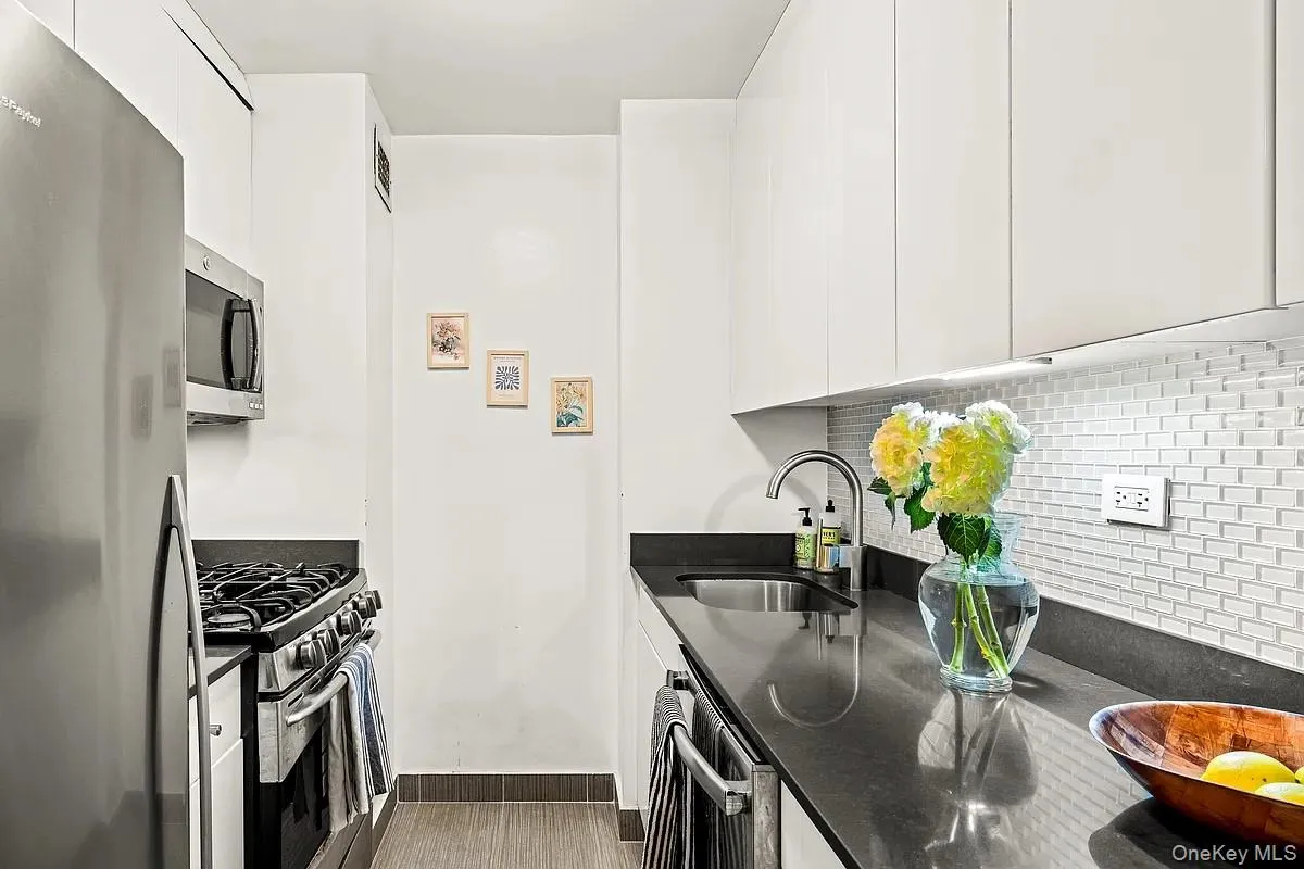 310 46th Street, New York, NY, 1 Bedroom Bedrooms, 3 Rooms Rooms,1 BathroomBathrooms,Residential,For Rent,46th,0,977459 310 46th Street, New York, NY, 1 Bedroom Bedrooms, 3 Rooms Rooms,1 BathroomBathrooms,Residential,For Rent,46th,0,977459