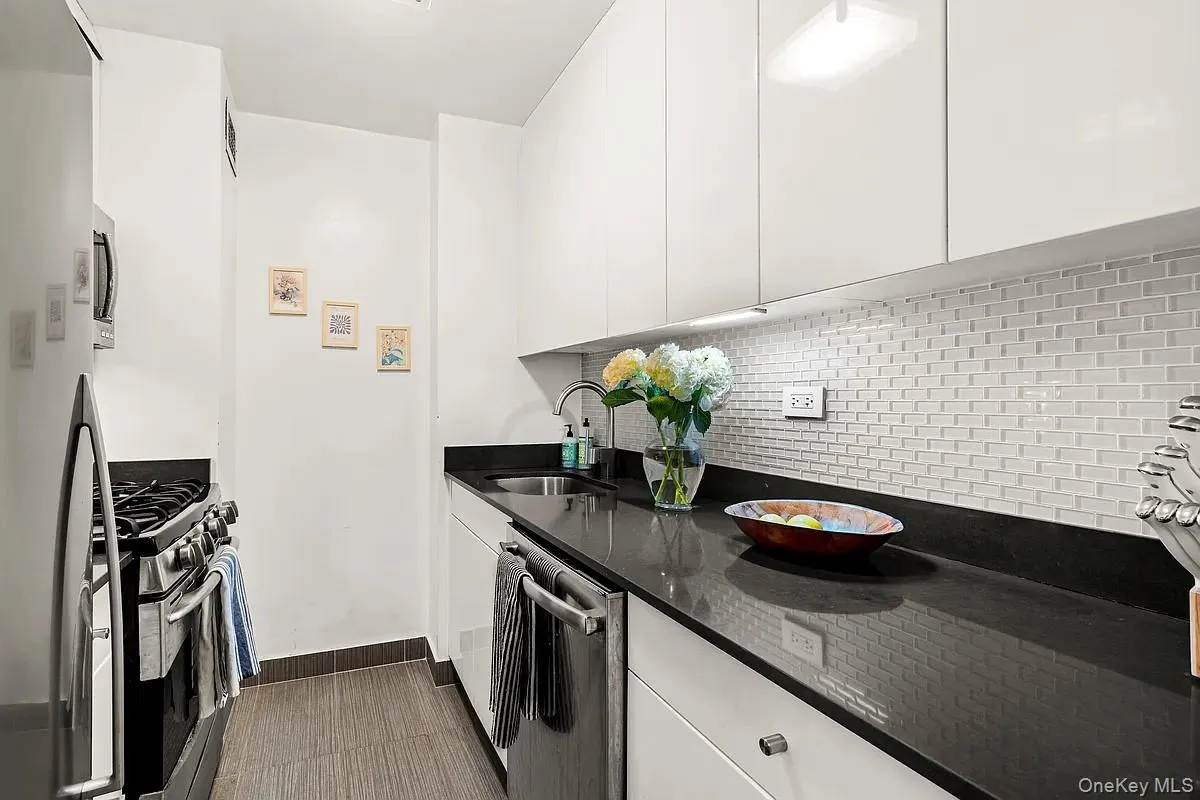 310 46th Street, New York, NY, 1 Bedroom Bedrooms, 3 Rooms Rooms,1 BathroomBathrooms,Residential,For Rent,46th,0,977459 310 46th Street, New York, NY, 1 Bedroom Bedrooms, 3 Rooms Rooms,1 BathroomBathrooms,Residential,For Rent,46th,0,977459