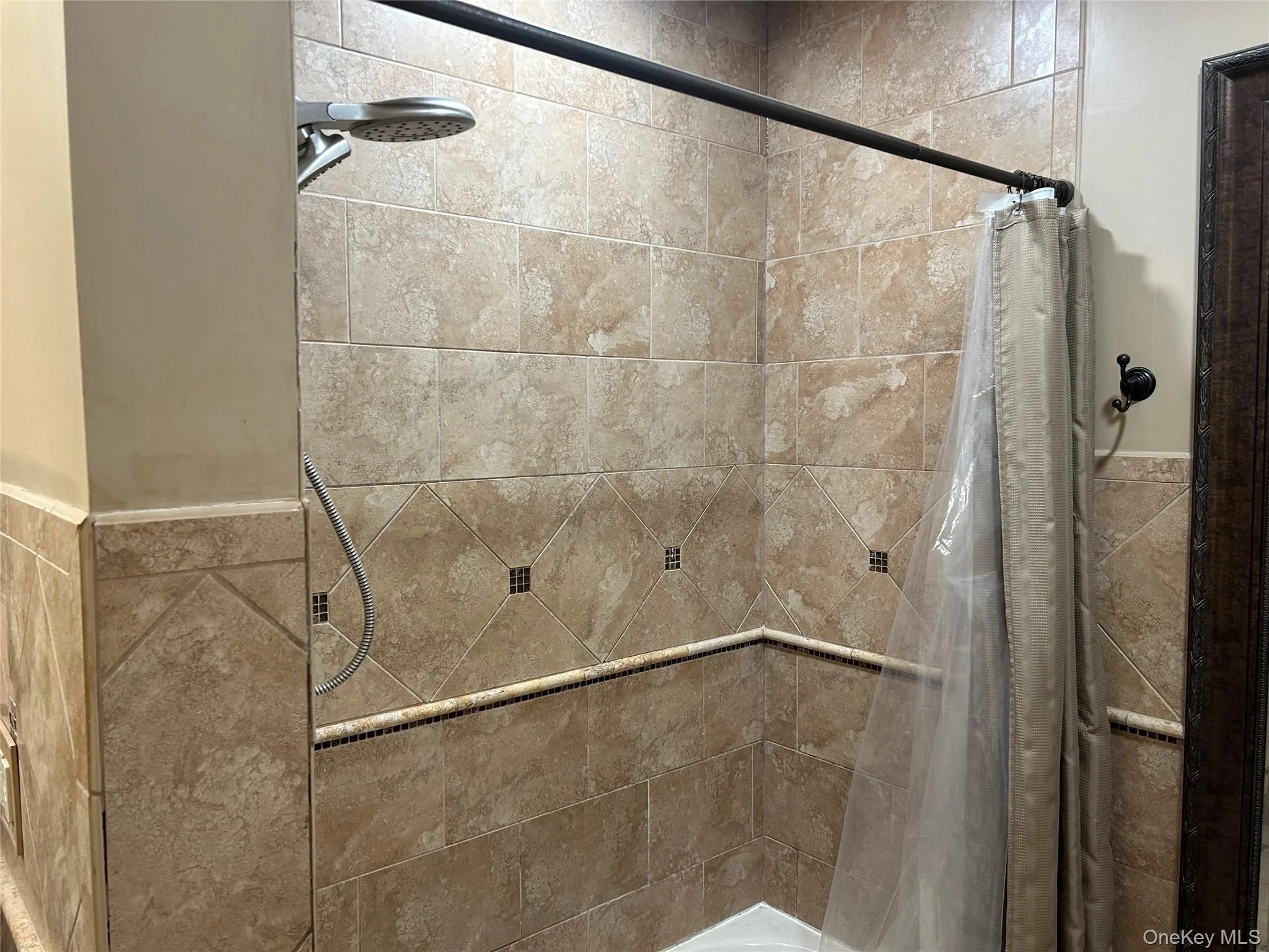 Full bathroom with tiled shower / bath Full bathroom with tiled shower / bath