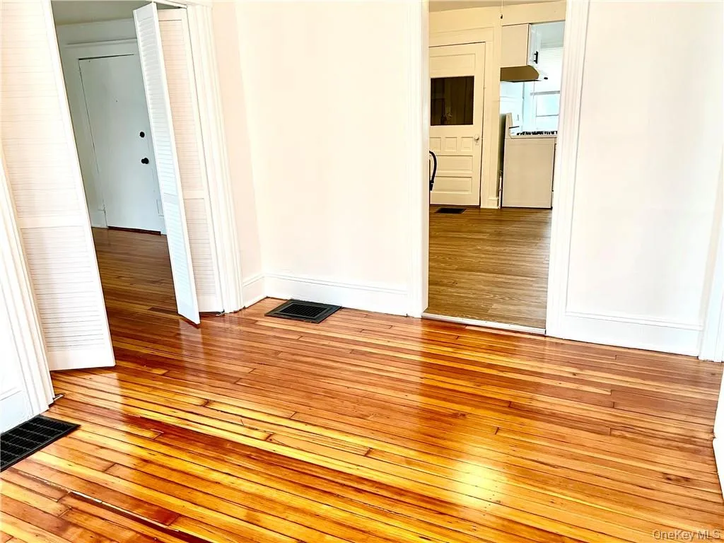 1 Dewitt Street, Middletown, NY, 3 Bedrooms Bedrooms, 6 Rooms Rooms,1 BathroomBathrooms,Residential Lease,For Rent,Dewitt,0,977506 1 Dewitt Street, Middletown, NY, 3 Bedrooms Bedrooms, 6 Rooms Rooms,1 BathroomBathrooms,Residential Lease,For Rent,Dewitt,0,977506