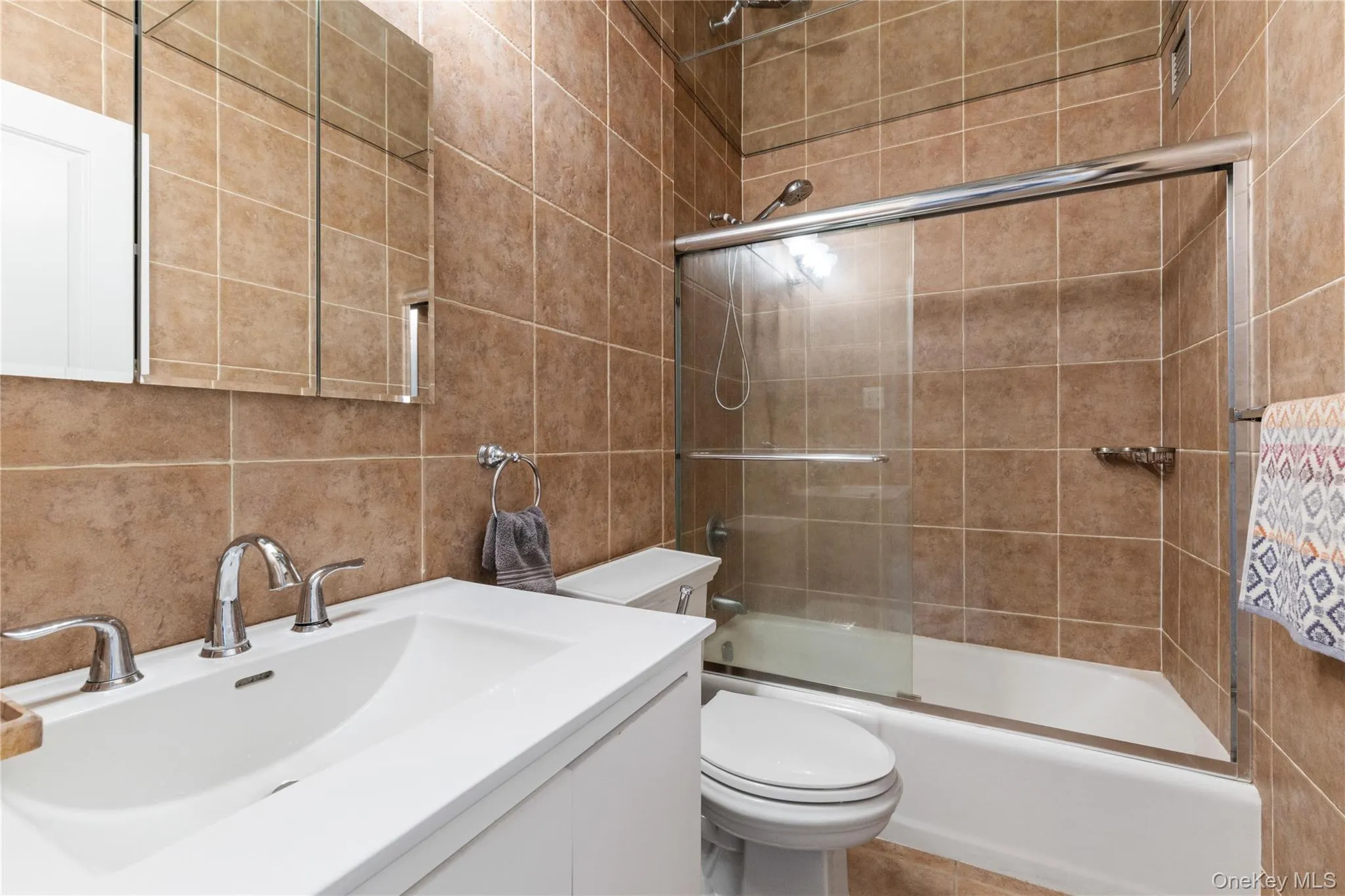 2 Bay Club Drive, New York, NY, 2 Bedrooms Bedrooms, 5 Rooms Rooms,2 BathroomsBathrooms,Residential,For Rent,Bay Club,0,977544 2 Bay Club Drive, New York, NY, 2 Bedrooms Bedrooms, 5 Rooms Rooms,2 BathroomsBathrooms,Residential,For Rent,Bay Club,0,977544