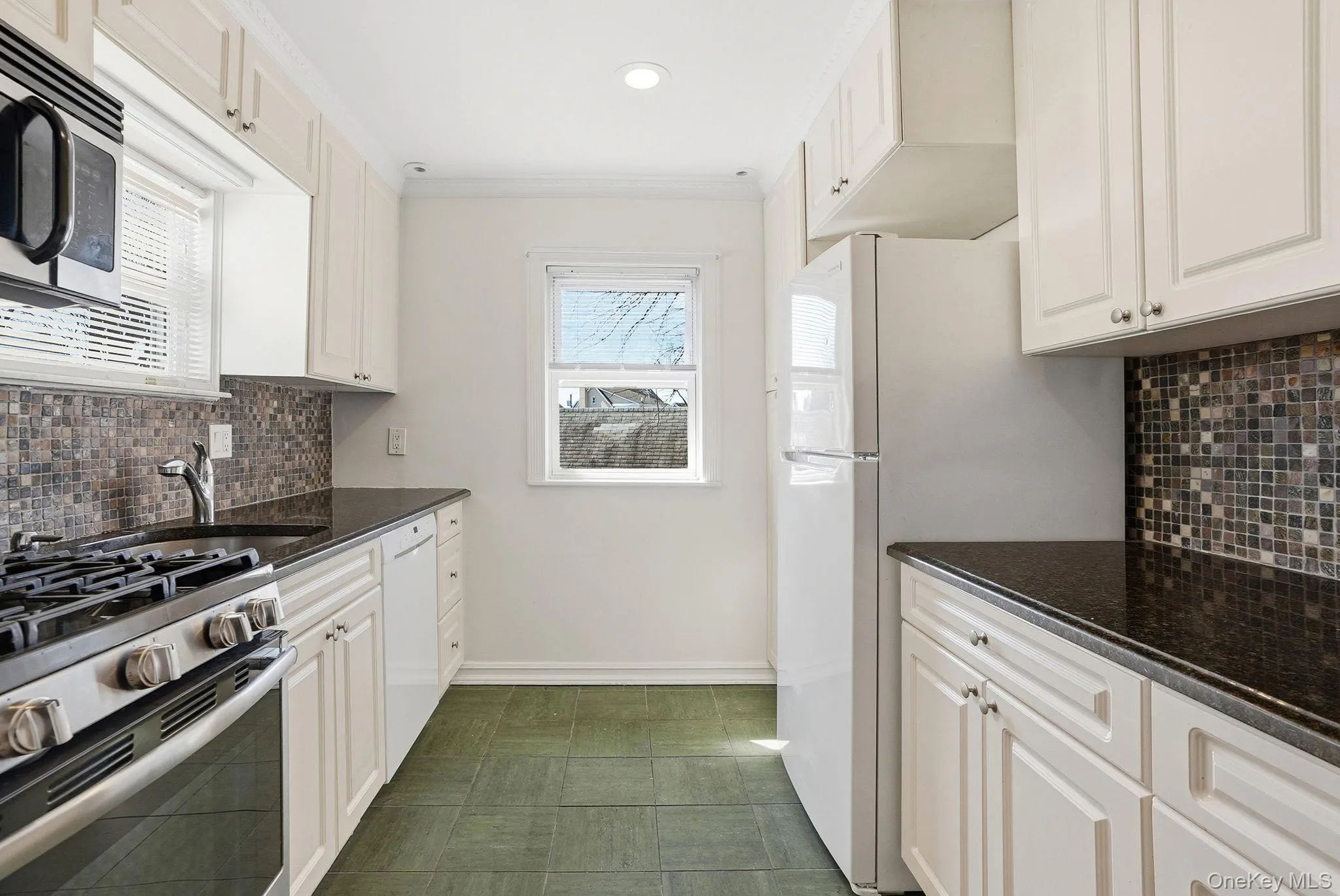 On-Trend Modern Kitchen On-Trend Modern Kitchen