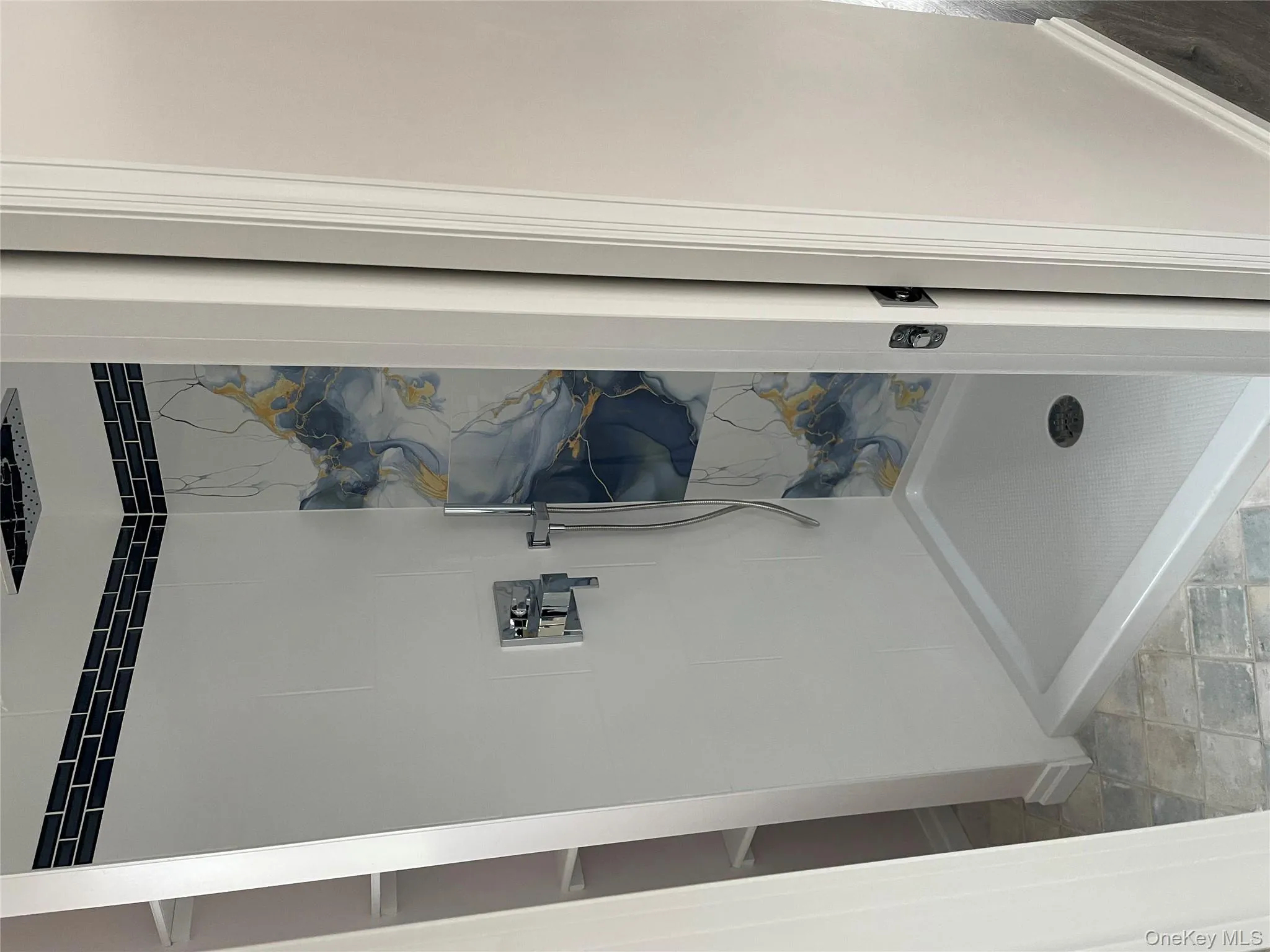 Main Floor Full Bath Main Floor Full Bath