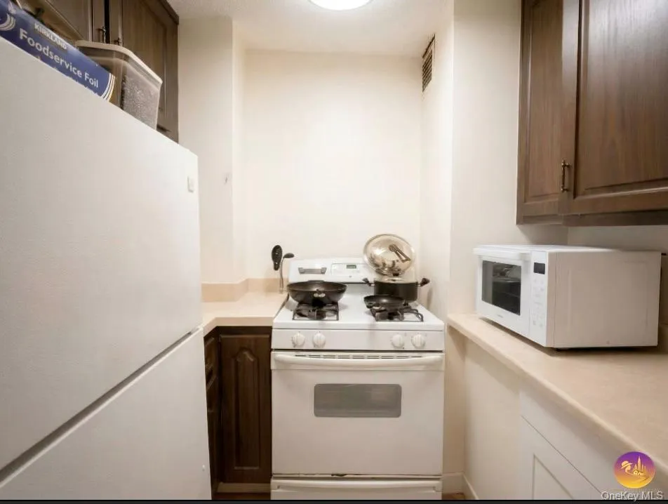 11817 Union Turnpike, New York, NY, 3 Rooms Rooms,1 BathroomBathrooms,Residential,For Rent,Union,0,977596 11817 Union Turnpike, New York, NY, 3 Rooms Rooms,1 BathroomBathrooms,Residential,For Rent,Union,0,977596