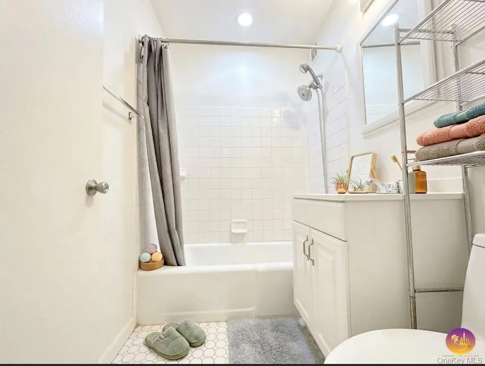 11817 Union Turnpike, New York, NY, 3 Rooms Rooms,1 BathroomBathrooms,Residential,For Rent,Union,0,977596 11817 Union Turnpike, New York, NY, 3 Rooms Rooms,1 BathroomBathrooms,Residential,For Rent,Union,0,977596