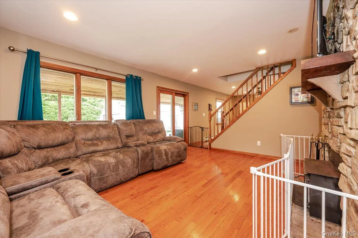 5 Stonecutter Road, Hempstead, NY, 2 Bedrooms Bedrooms, 6 Rooms Rooms,1 BathroomBathrooms,Residential Lease,For Rent,Stonecutter,0,977600 5 Stonecutter Road, Hempstead, NY, 2 Bedrooms Bedrooms, 6 Rooms Rooms,1 BathroomBathrooms,Residential Lease,For Rent,Stonecutter,0,977600