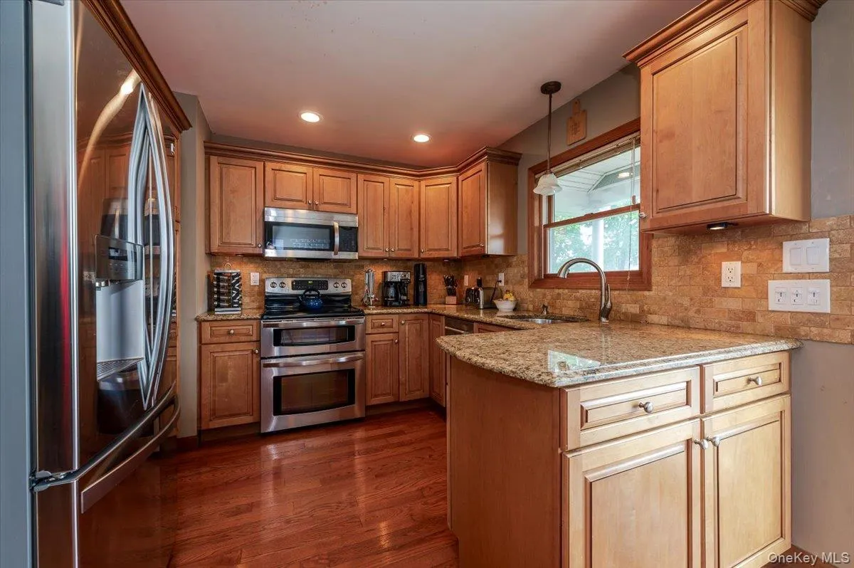 5 Stonecutter Road, Hempstead, NY, 2 Bedrooms Bedrooms, 6 Rooms Rooms,1 BathroomBathrooms,Residential Lease,For Rent,Stonecutter,0,977600 5 Stonecutter Road, Hempstead, NY, 2 Bedrooms Bedrooms, 6 Rooms Rooms,1 BathroomBathrooms,Residential Lease,For Rent,Stonecutter,0,977600