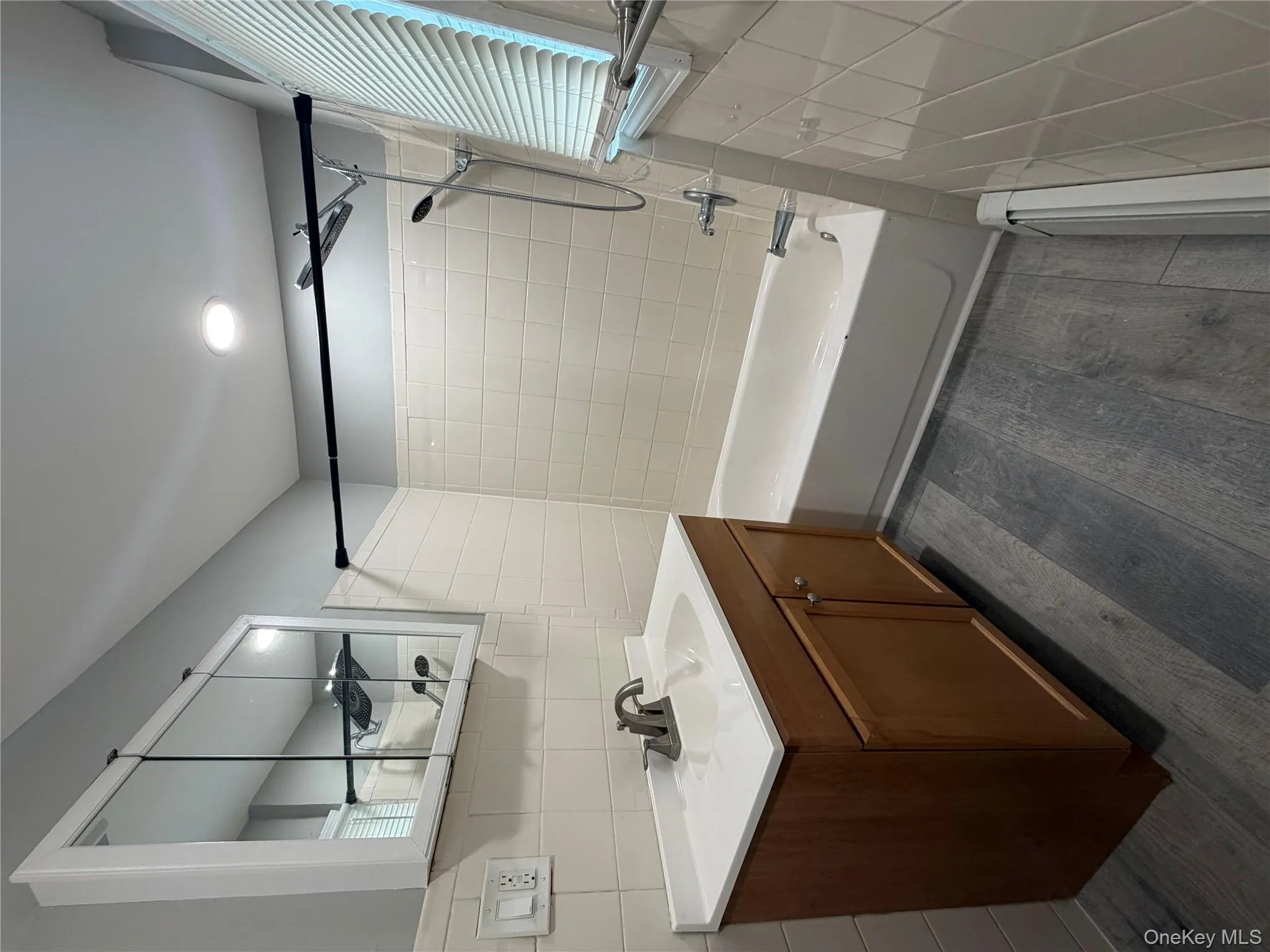 49 Railroad Avenue, Babylon, NY, 1 Bedroom Bedrooms, 4 Rooms Rooms,1 BathroomBathrooms,Residential Lease,For Rent,Railroad,0,977614 49 Railroad Avenue, Babylon, NY, 1 Bedroom Bedrooms, 4 Rooms Rooms,1 BathroomBathrooms,Residential Lease,For Rent,Railroad,0,977614