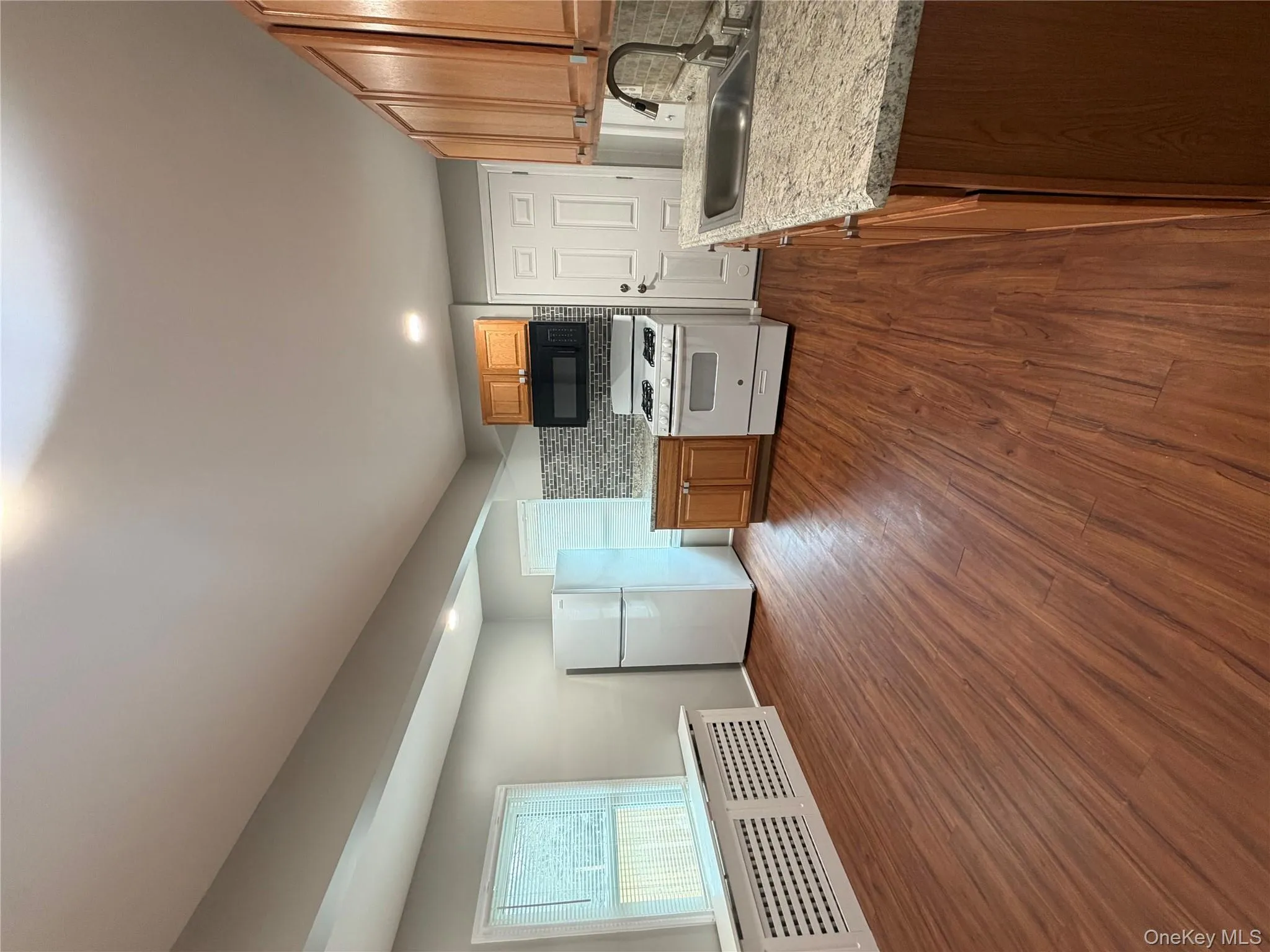 49 Railroad Avenue, Babylon, NY, 1 Bedroom Bedrooms, 4 Rooms Rooms,1 BathroomBathrooms,Residential Lease,For Rent,Railroad,0,977614 49 Railroad Avenue, Babylon, NY, 1 Bedroom Bedrooms, 4 Rooms Rooms,1 BathroomBathrooms,Residential Lease,For Rent,Railroad,0,977614