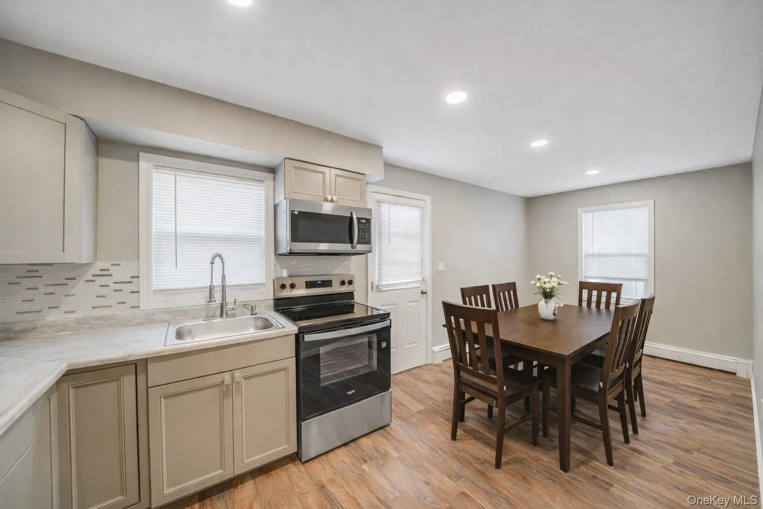 130 5th Avenue, Islip, NY, 3 Bedrooms Bedrooms, 6 Rooms Rooms,1 BathroomBathrooms,Residential Lease,For Rent,5th Avenue,0,977618 130 5th Avenue, Islip, NY, 3 Bedrooms Bedrooms, 6 Rooms Rooms,1 BathroomBathrooms,Residential Lease,For Rent,5th Avenue,0,977618
