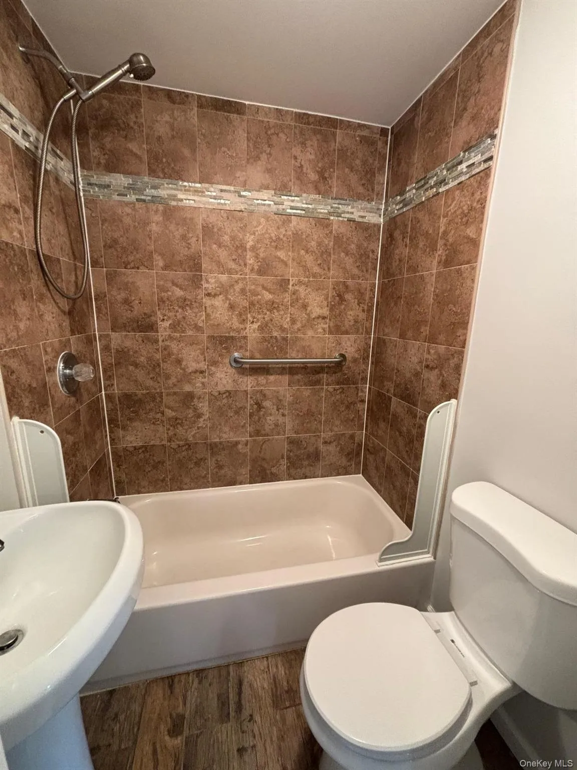 101 Miramar Avenue, Brookhaven, NY, 1 Bedroom Bedrooms, 4 Rooms Rooms,1 BathroomBathrooms,Residential Lease,For Rent,Miramar,0,977622 101 Miramar Avenue, Brookhaven, NY, 1 Bedroom Bedrooms, 4 Rooms Rooms,1 BathroomBathrooms,Residential Lease,For Rent,Miramar,0,977622
