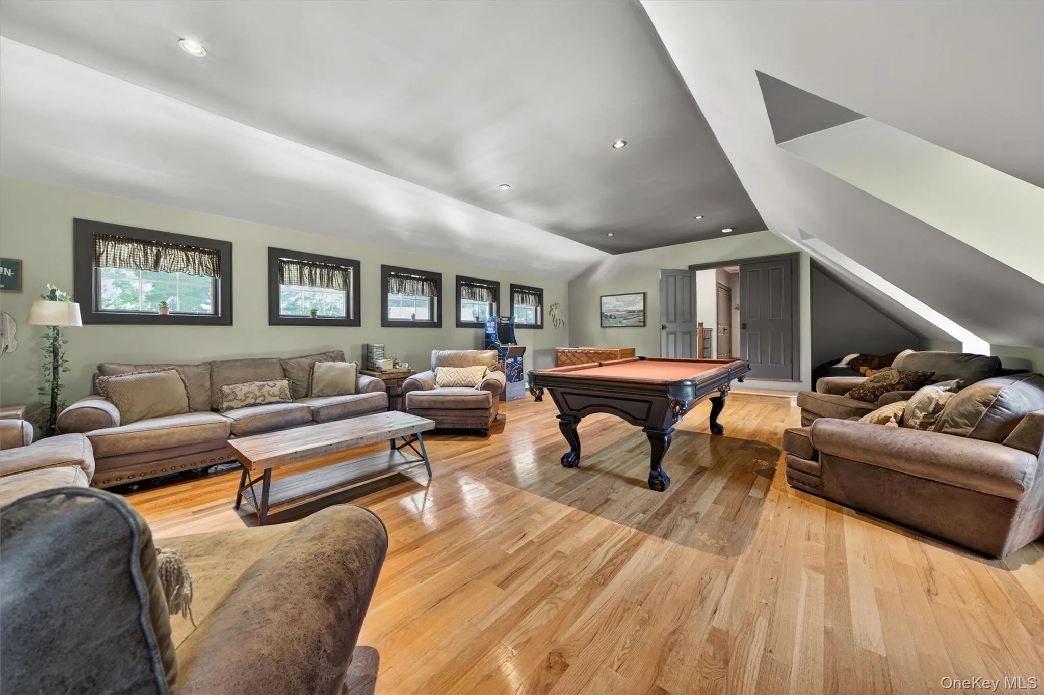 Large Bonus Room, perfect for a game room, hobby or home office Large Bonus Room, perfect for a game room, hobby or home office