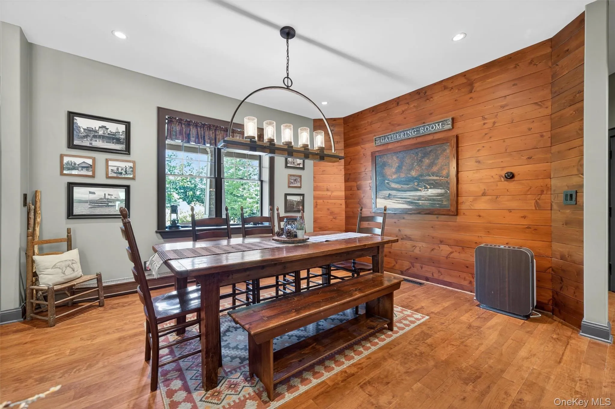 Open Dining Room gives a natural flow to the living room and kitchen area Open Dining Room gives a natural flow to the living room and kitchen area