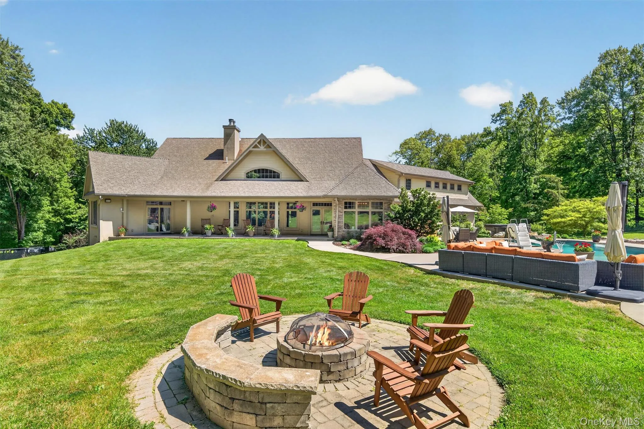 Gorgeous backyard with your own firepit- perfect for smores Gorgeous backyard with your own firepit- perfect for smores
