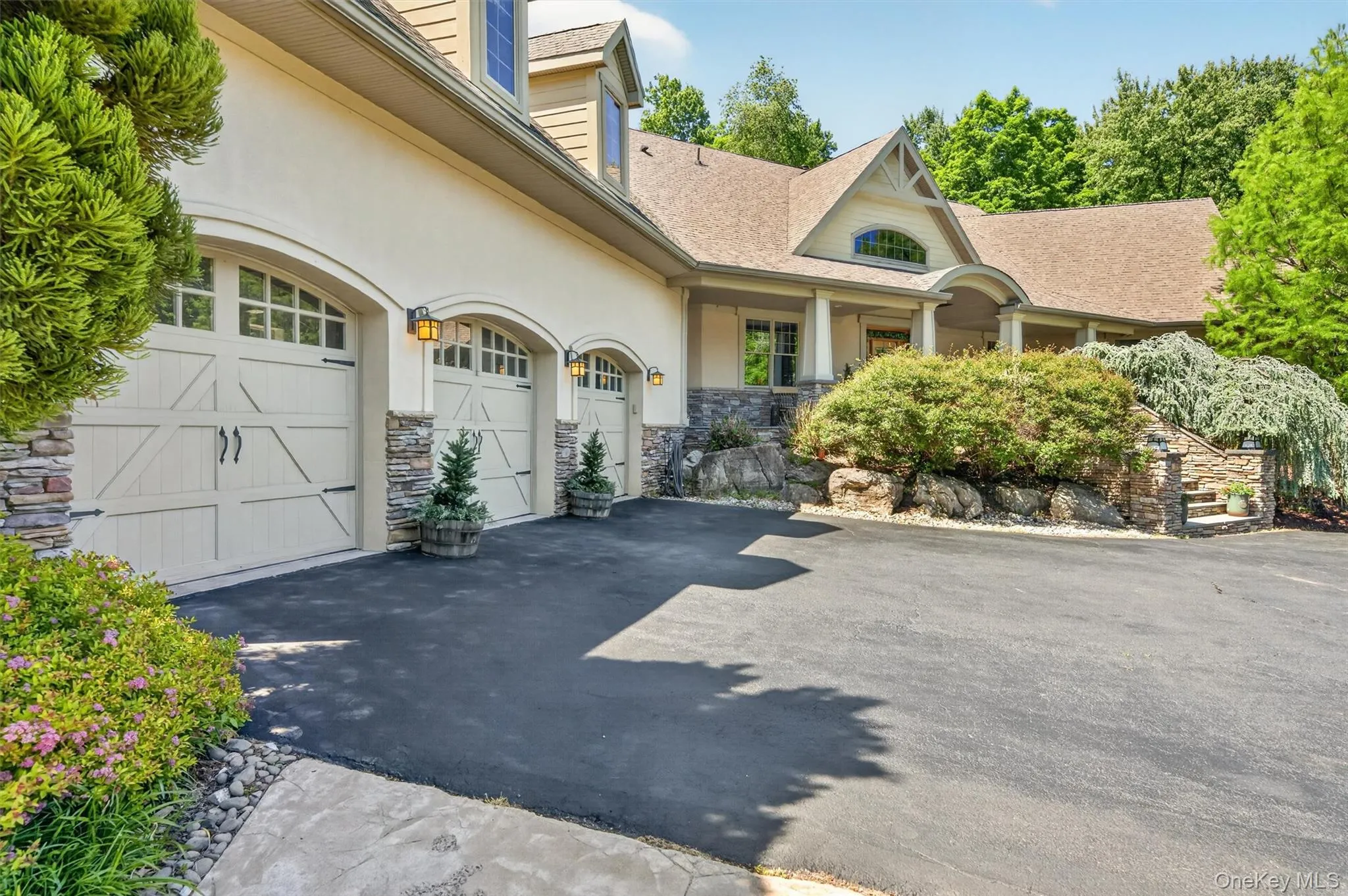 spacious 3 Car garage spacious 3 Car garage