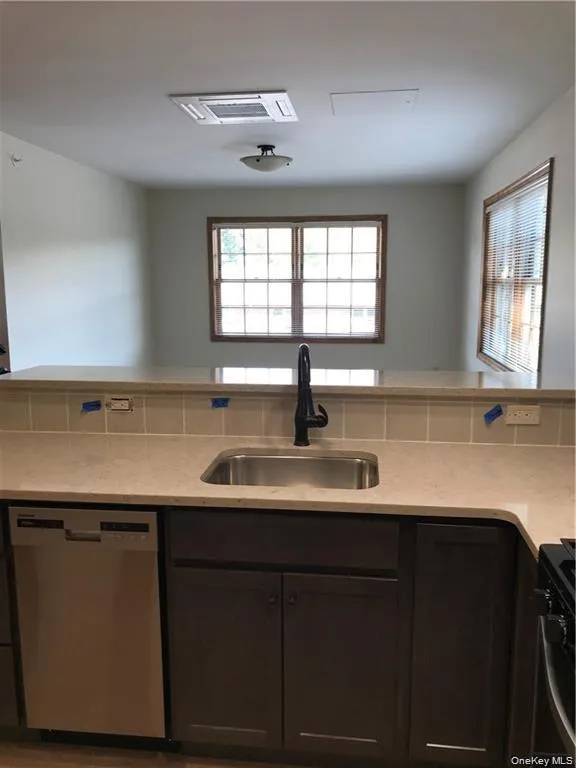 33 Route 17, Tuxedo, NY, 1 Bedroom Bedrooms, 4 Rooms Rooms,1 BathroomBathrooms,Residential Lease,For Rent,Route 17,0,977657 33 Route 17, Tuxedo, NY, 1 Bedroom Bedrooms, 4 Rooms Rooms,1 BathroomBathrooms,Residential Lease,For Rent,Route 17,0,977657