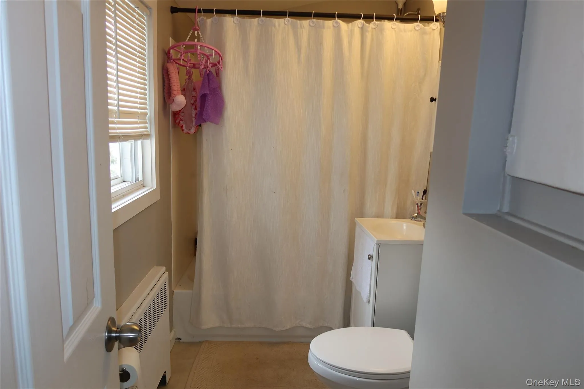 94 4th Avenue, Hempstead, NY, 3 Bedrooms Bedrooms, 5 Rooms Rooms,1 BathroomBathrooms,Residential Lease,For Rent,4th,0,977664 94 4th Avenue, Hempstead, NY, 3 Bedrooms Bedrooms, 5 Rooms Rooms,1 BathroomBathrooms,Residential Lease,For Rent,4th,0,977664
