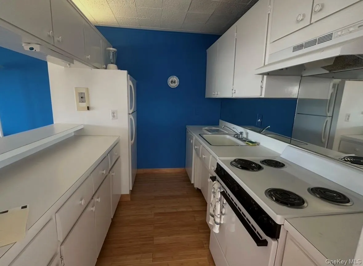 35 LIBRARY Avenue, Southampton, NY, 2 Bedrooms Bedrooms, 6 Rooms Rooms,3 BathroomsBathrooms,Residential,For Rent,LIBRARY,0,977679 35 LIBRARY Avenue, Southampton, NY, 2 Bedrooms Bedrooms, 6 Rooms Rooms,3 BathroomsBathrooms,Residential,For Rent,LIBRARY,0,977679
