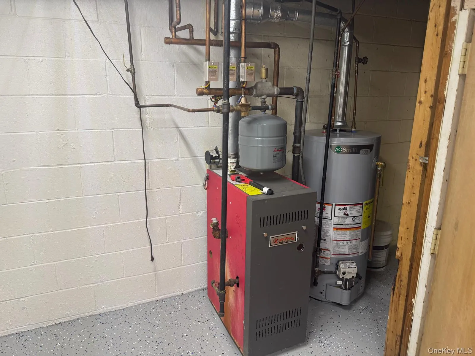 Utilities featuring a heating unit and water heater Utilities featuring a heating unit and water heater